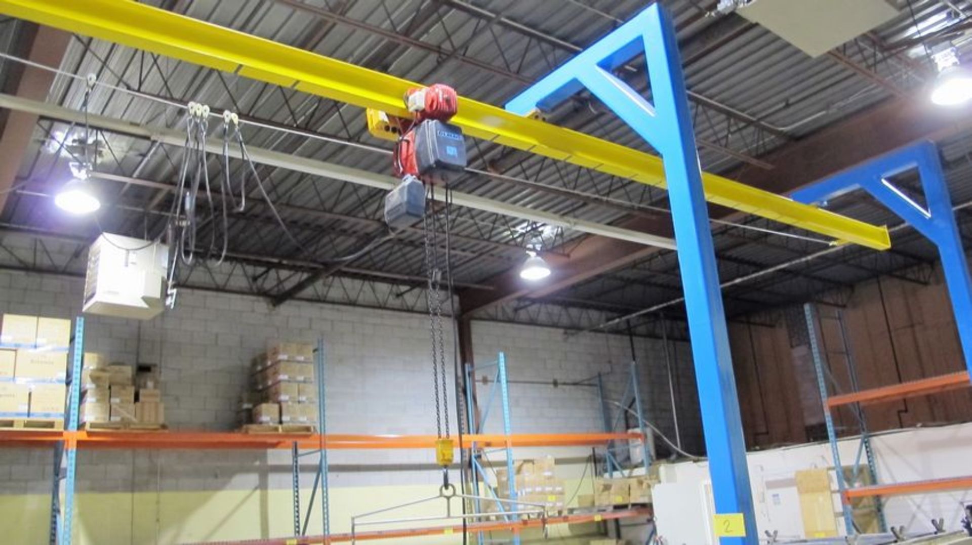 2015 APPROX. 28'L FREE STANDING CRANE/GANTRY SYSTEM W/ DLMAG 500KG CAP. ELECTRIC HOIST, PENDANT - Image 5 of 5