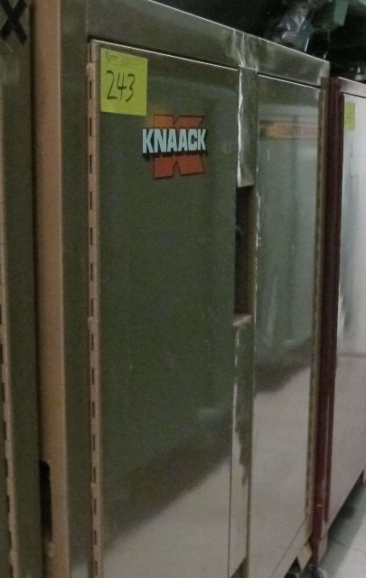 KNAACK 60"X24" PORTABLE JOB BOX