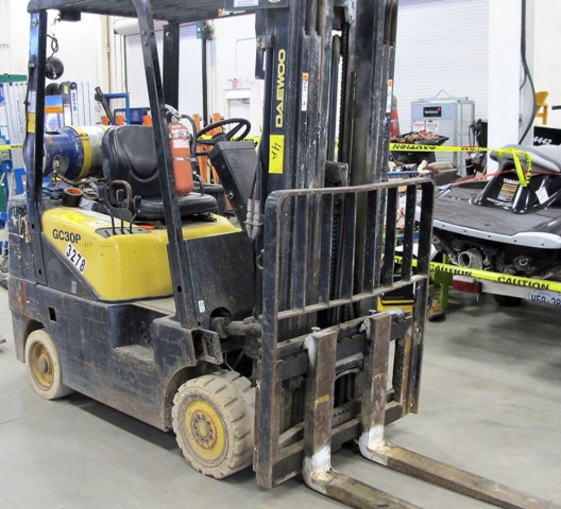 DAEWOO MOD GC 30P-3, 6000 LB PROPANE FORKLIFT W/SIDE SHIFT, 3 STAGE MAST, S/N DM-00663, NO TANK (