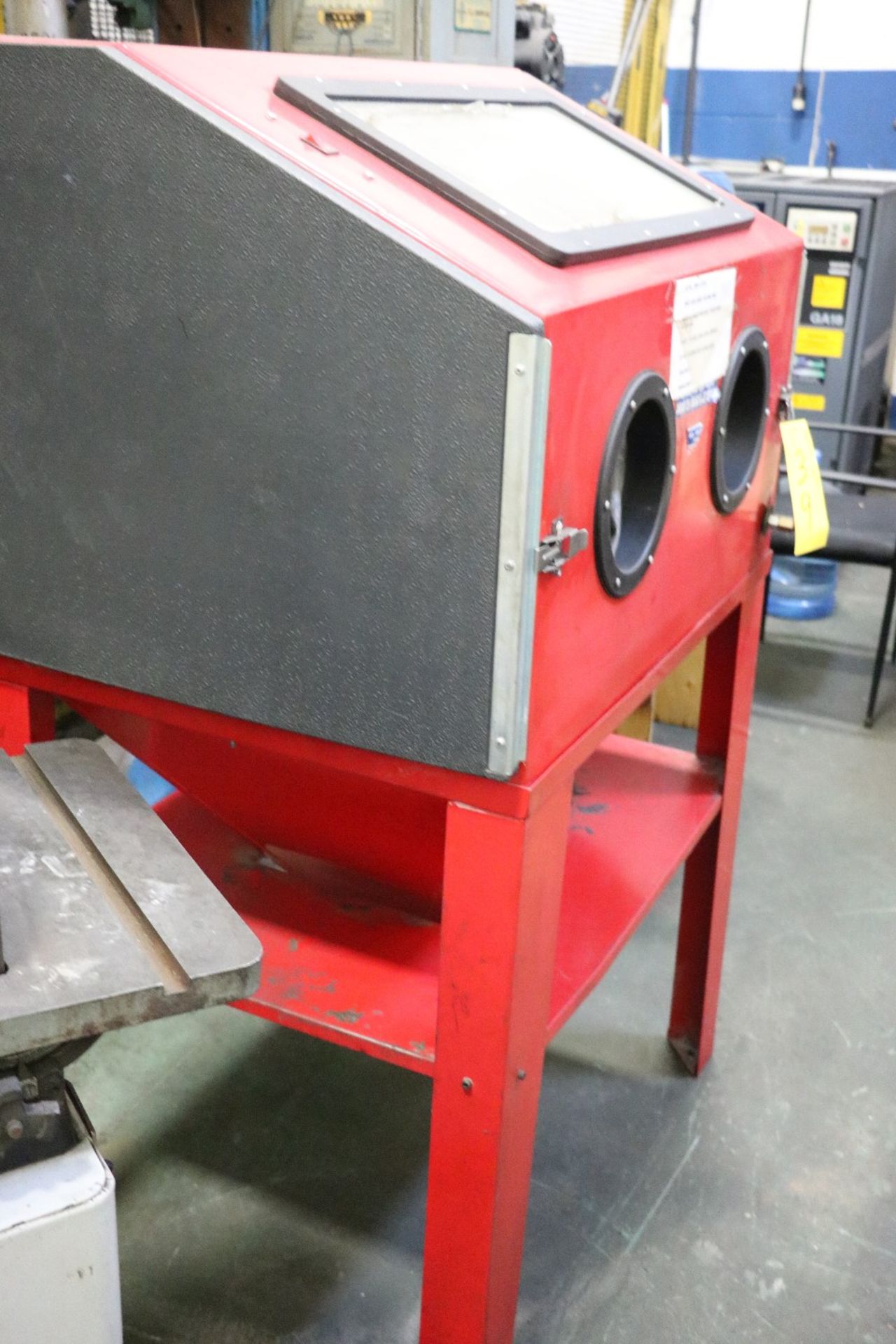 Sand blasting unit