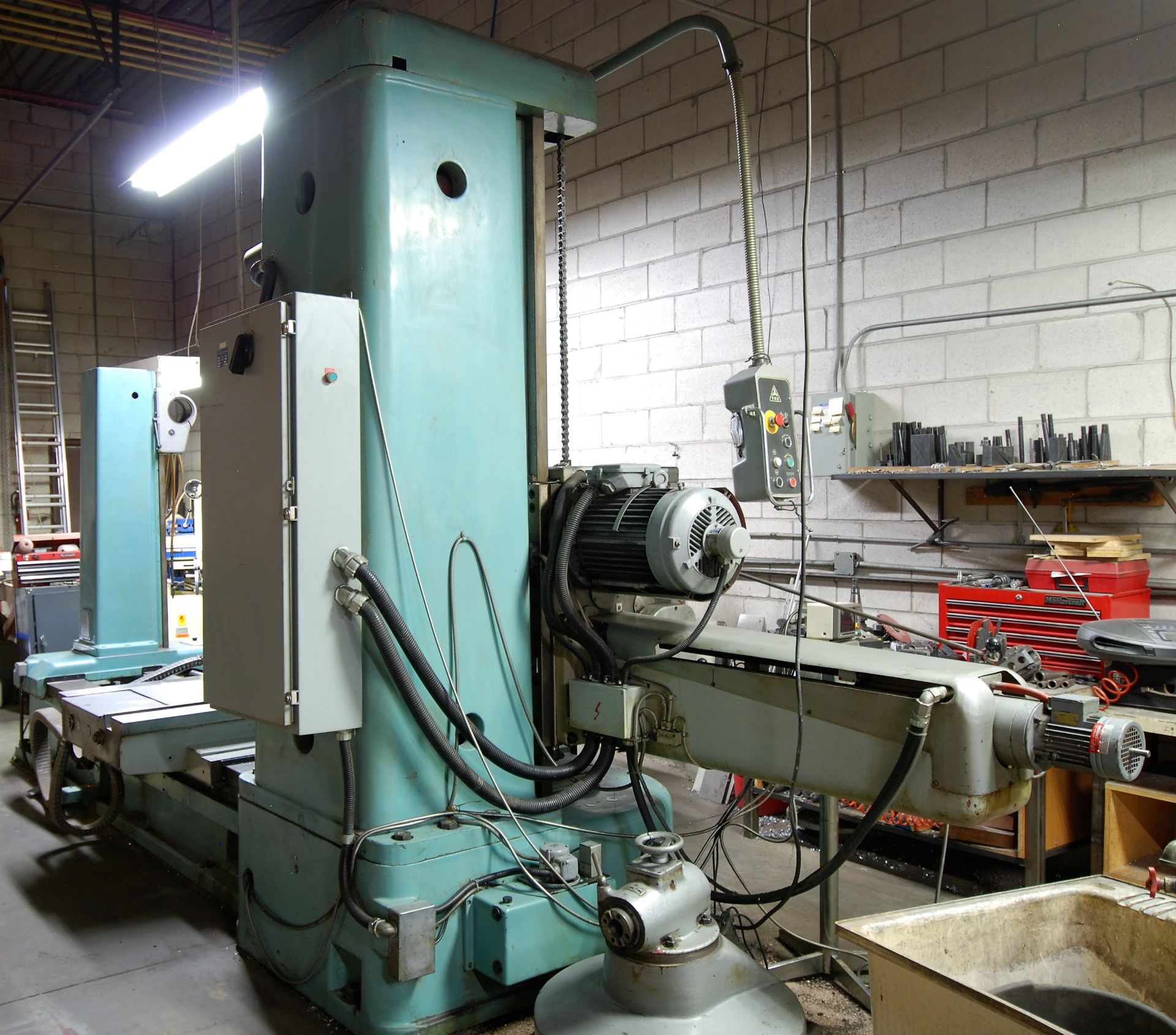 TOS MOD W100A TABLE TYPE HORIZONTAL BORING MILL W/TOS MOD FP40/100 AXIS ATTACHMENT, BORING BAR - Image 14 of 21