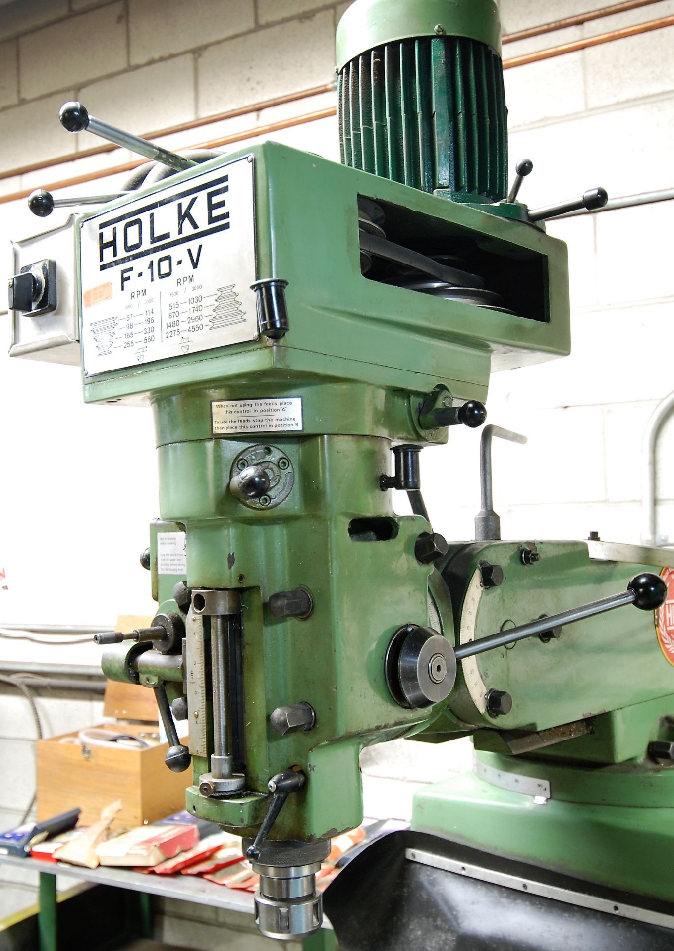 HOLKE F-10-V VERTICAL MILLING MACHINE, 10" X 44" TABLE, MITUTOYO 2-AXIS DRO, SPEEDS TO 4,550 RPM, - Image 6 of 8