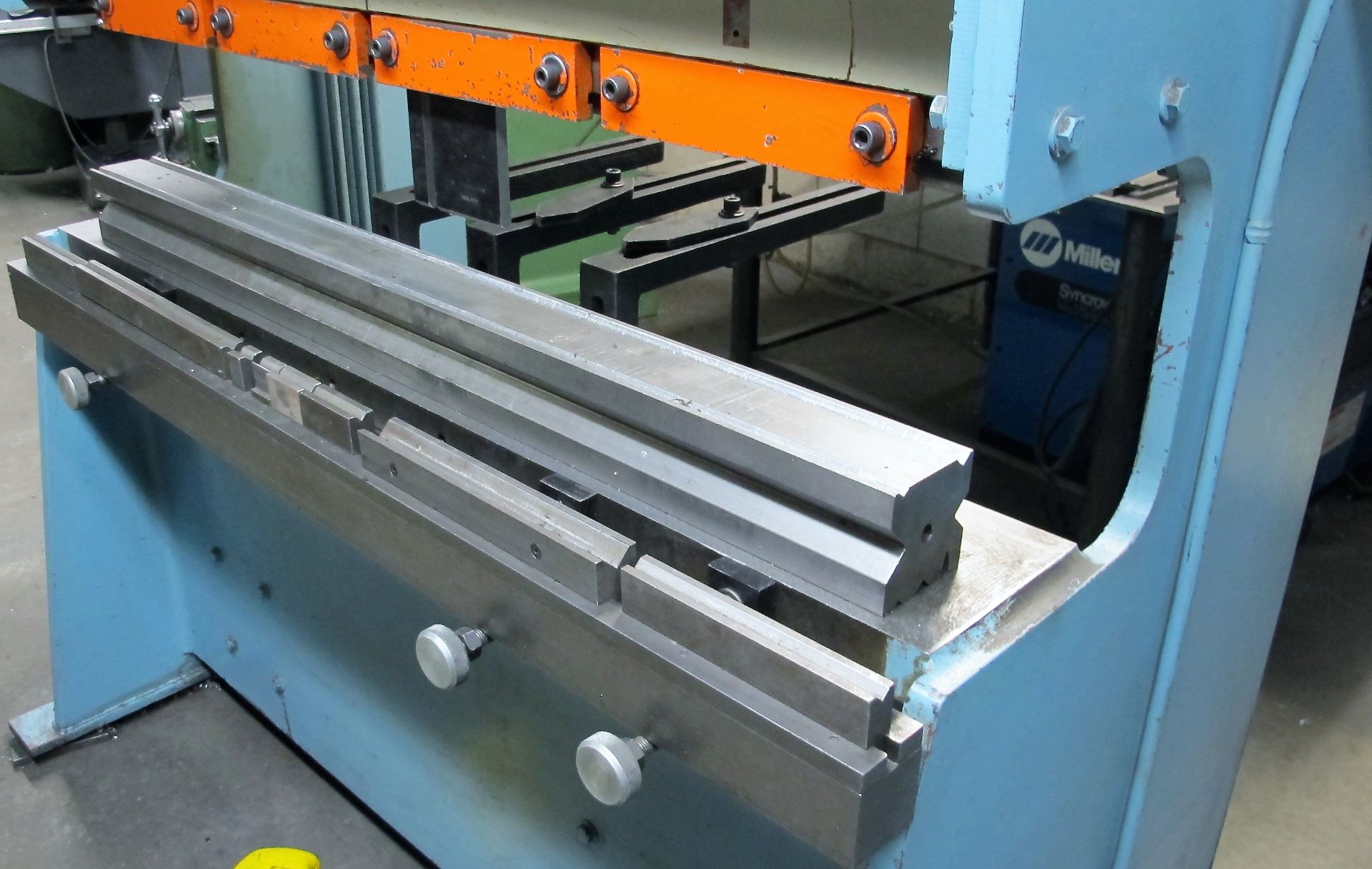 DARBERT AUTOBENER P125 HYDRAULIC PRESS BRAKE, 25 TON CAP. (22 METRIC TON), 56"W, 7" THROAT, 10.5" - Image 9 of 11