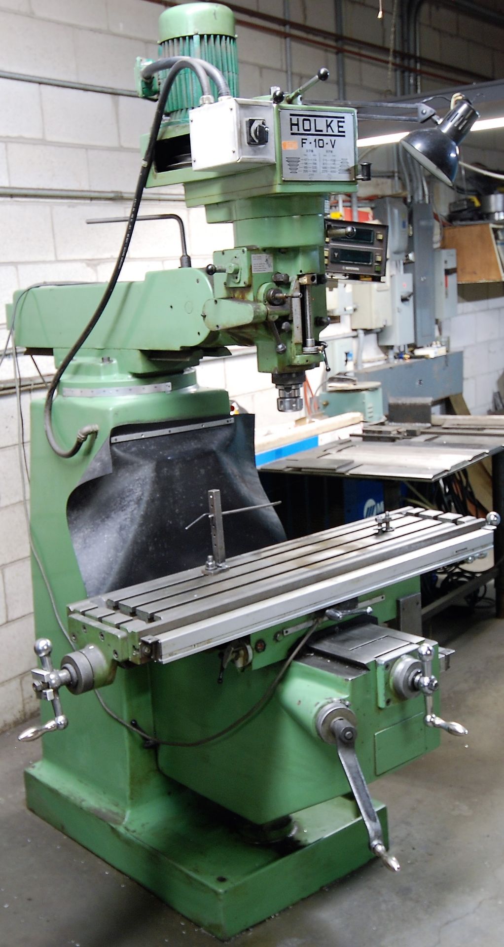 HOLKE F-10-V VERTICAL MILLING MACHINE, 10" X 44" TABLE, MITUTOYO 2-AXIS DRO, SPEEDS TO 4,550 RPM, - Image 4 of 8