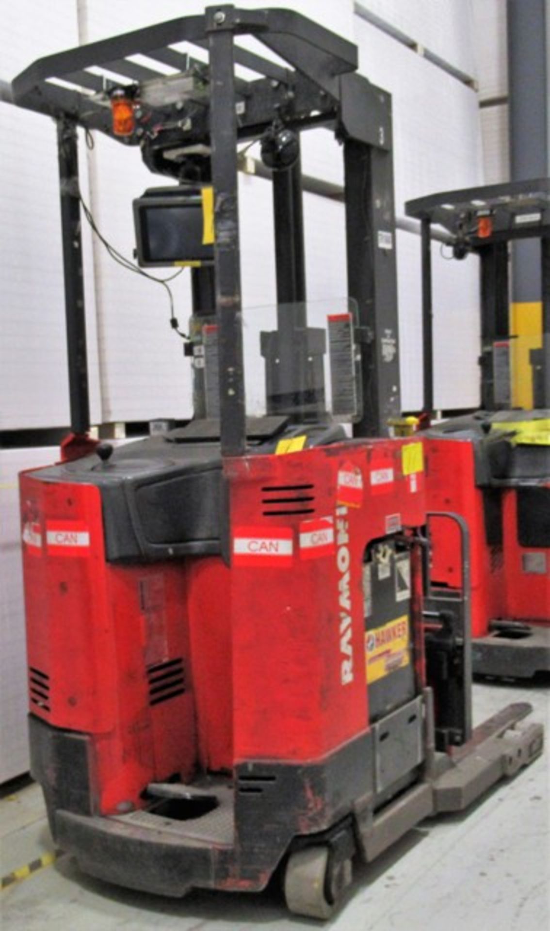 RAYMOND EASI R30TT Electric Reach Truck, 3,000lb Cap., 216” Max Lift, 7’ Mast Height, 36V, s/n ES- - Image 2 of 4