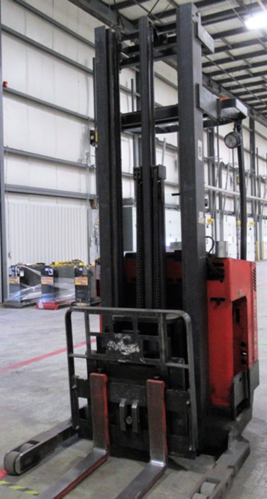 2003 RAYMOND EASI R30TT Electric Reach Truck, 3,000lb Cap., 273” Max Lift, 8’9” Mast Height, 36V, - Image 3 of 6