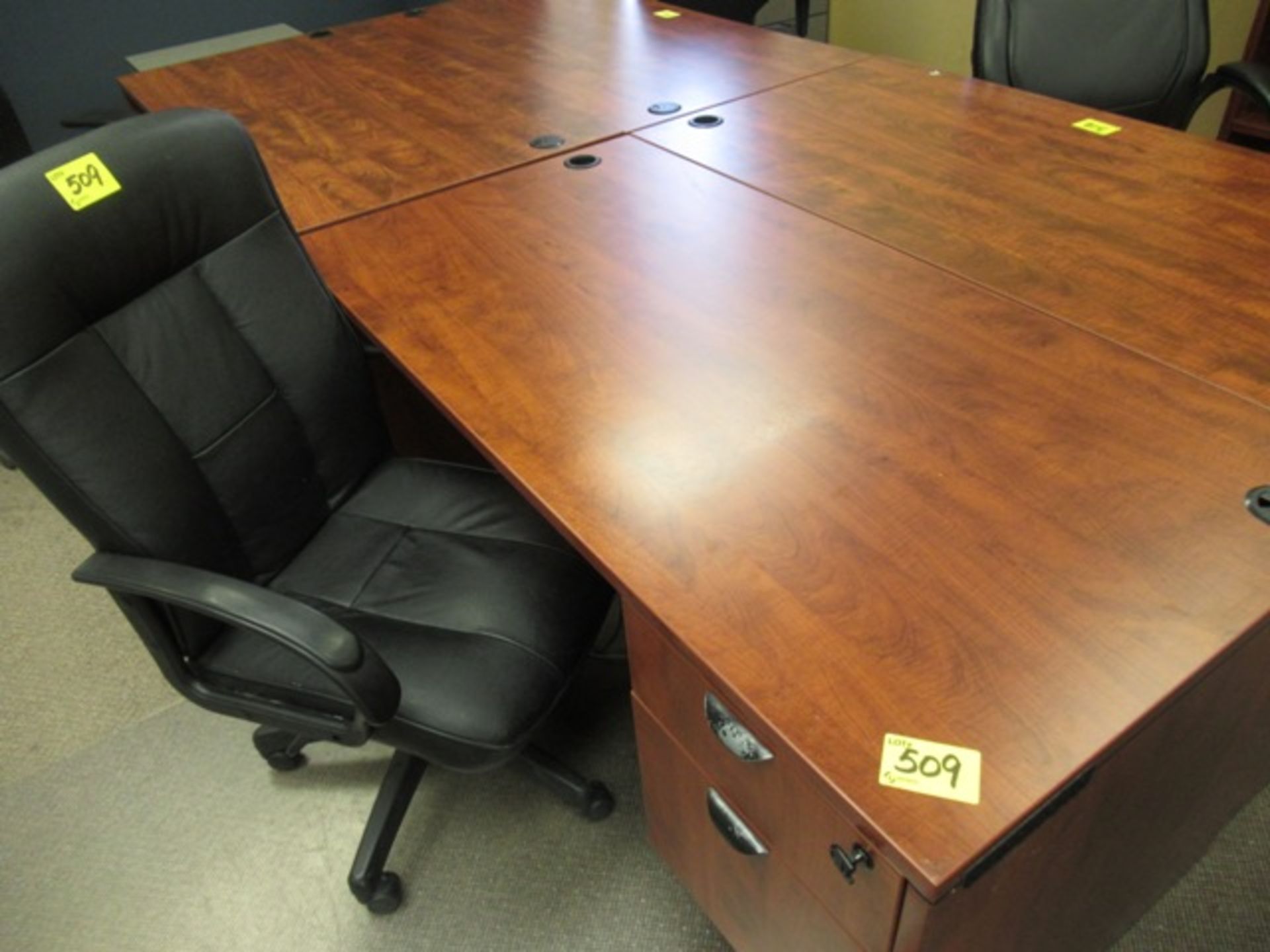 S/P DESK W/EXECUTIVE ARM CHAIR