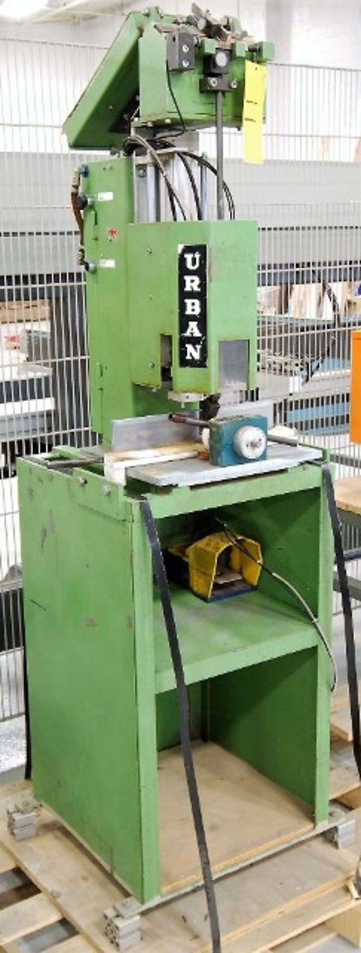 URBAN DS 2100 SCREWING MACHINE, S/N 1334 (LOCATED AT 1180 RINGWELL DRIVE, NEWMARKET, ON) - Image 2 of 4