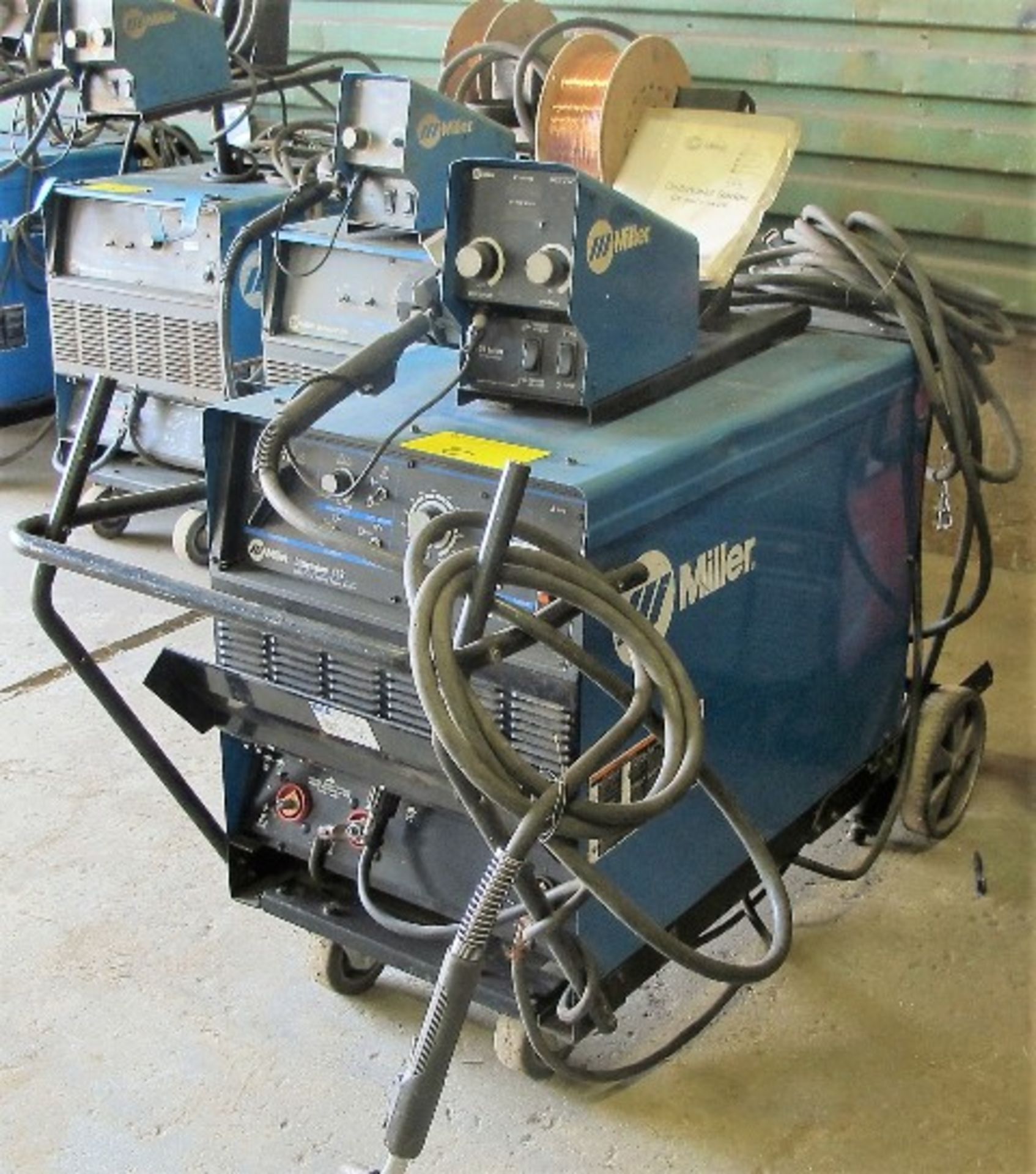 MILLER DIMENSION 452 CC/CV-DCWELDING POWER SOURCE W/MILLER 70 SERIES, 24V WIRE FEED, S/N MF260007C