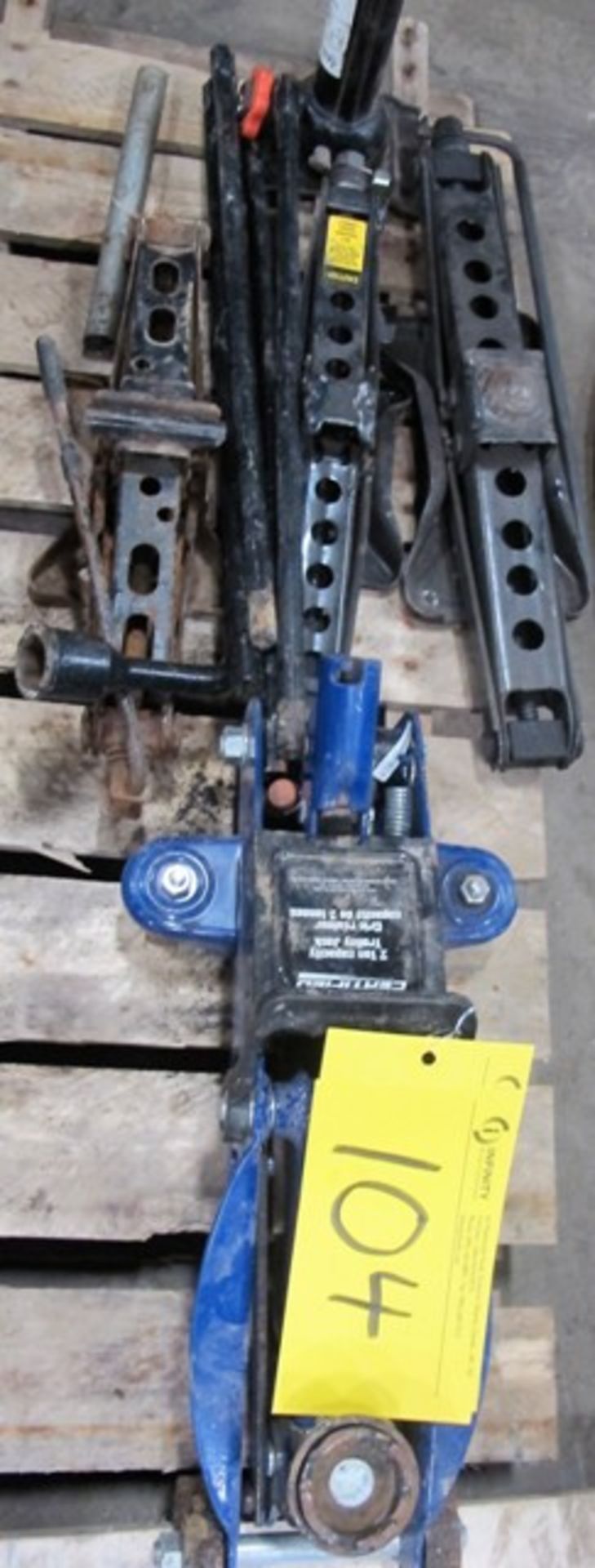 LOT OF 2 TON TROLLEY JACK AND 4 TRUCK JACKS