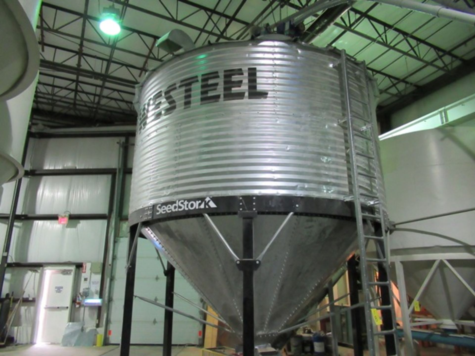 WESTEEL SEED STORK GALVANIZED TYPE 25-TON APPROX. STORAGE SILO W/BOTTOM DUMP, 20 HP SCREW FEED