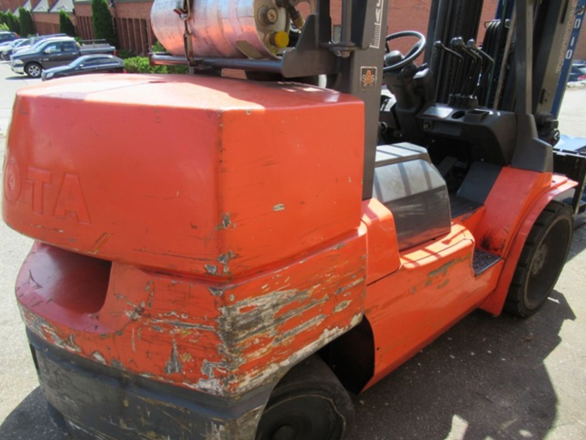 TOYOTA 7F9CU70 PROPANE FORKLIFT, 11,800# CAP., 3 STAGE W/SIDE SHIFT, SN 61421, NO TANK - Image 3 of 3