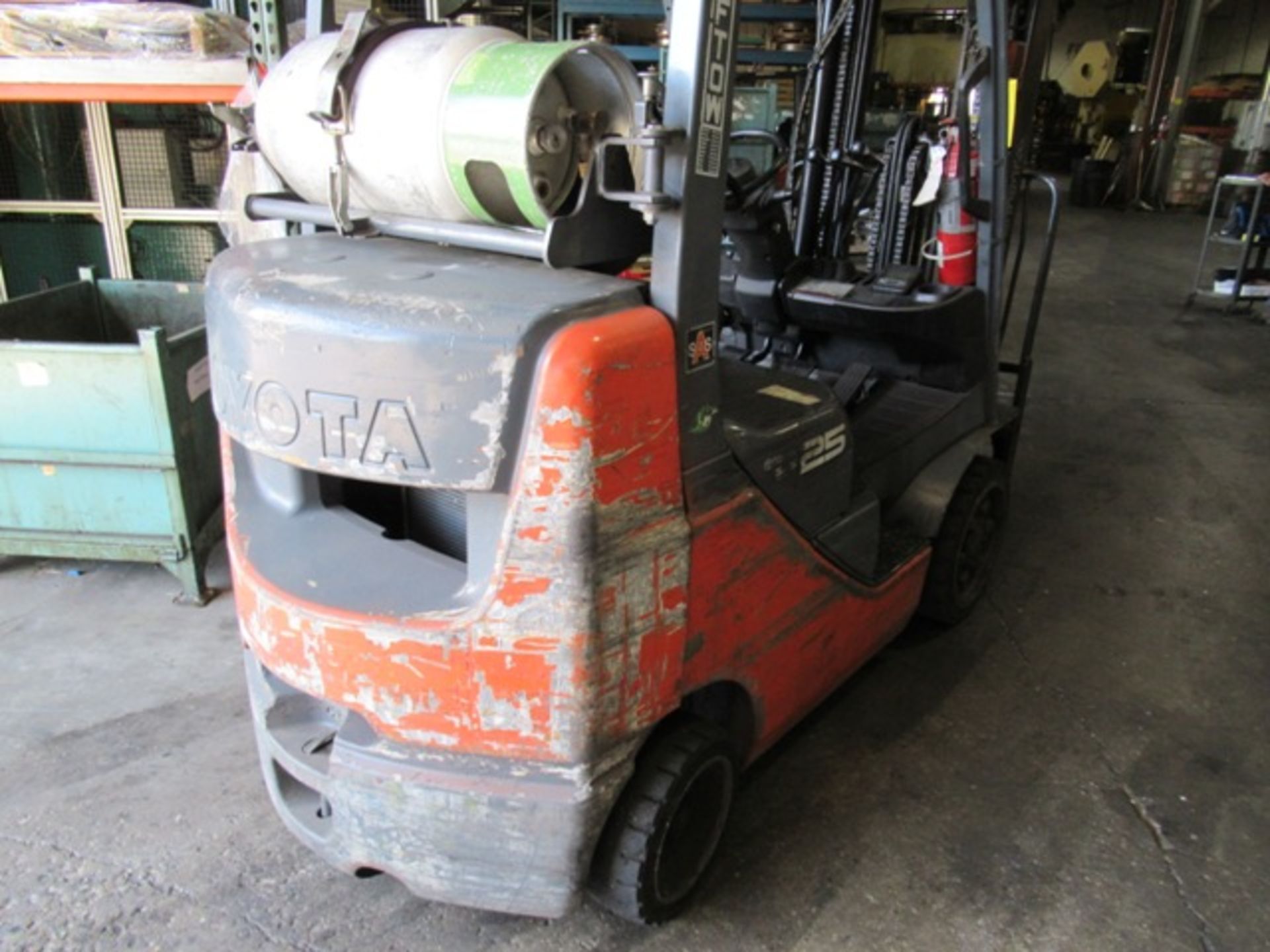 TOYOTA 8F9CU25 PROPANE FORKLIFT, 4,400# CAP., 3 STAGE W/SIDE SHIFT, SN 25435, NO TANK - Image 3 of 3