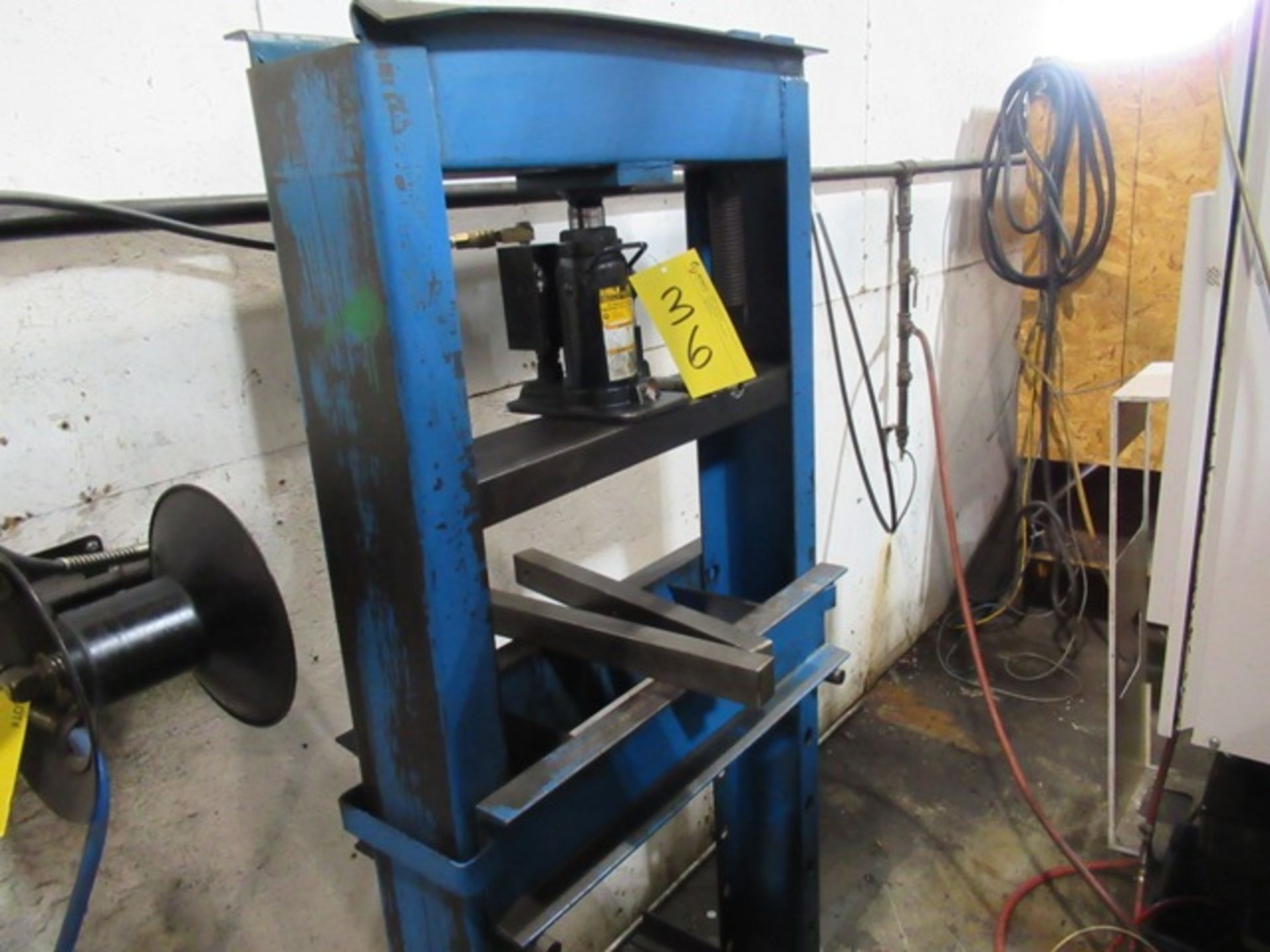 GEN 29"X45" APPROX. 12 TON PNEU H SHOP PRESS W/HOSE REEL