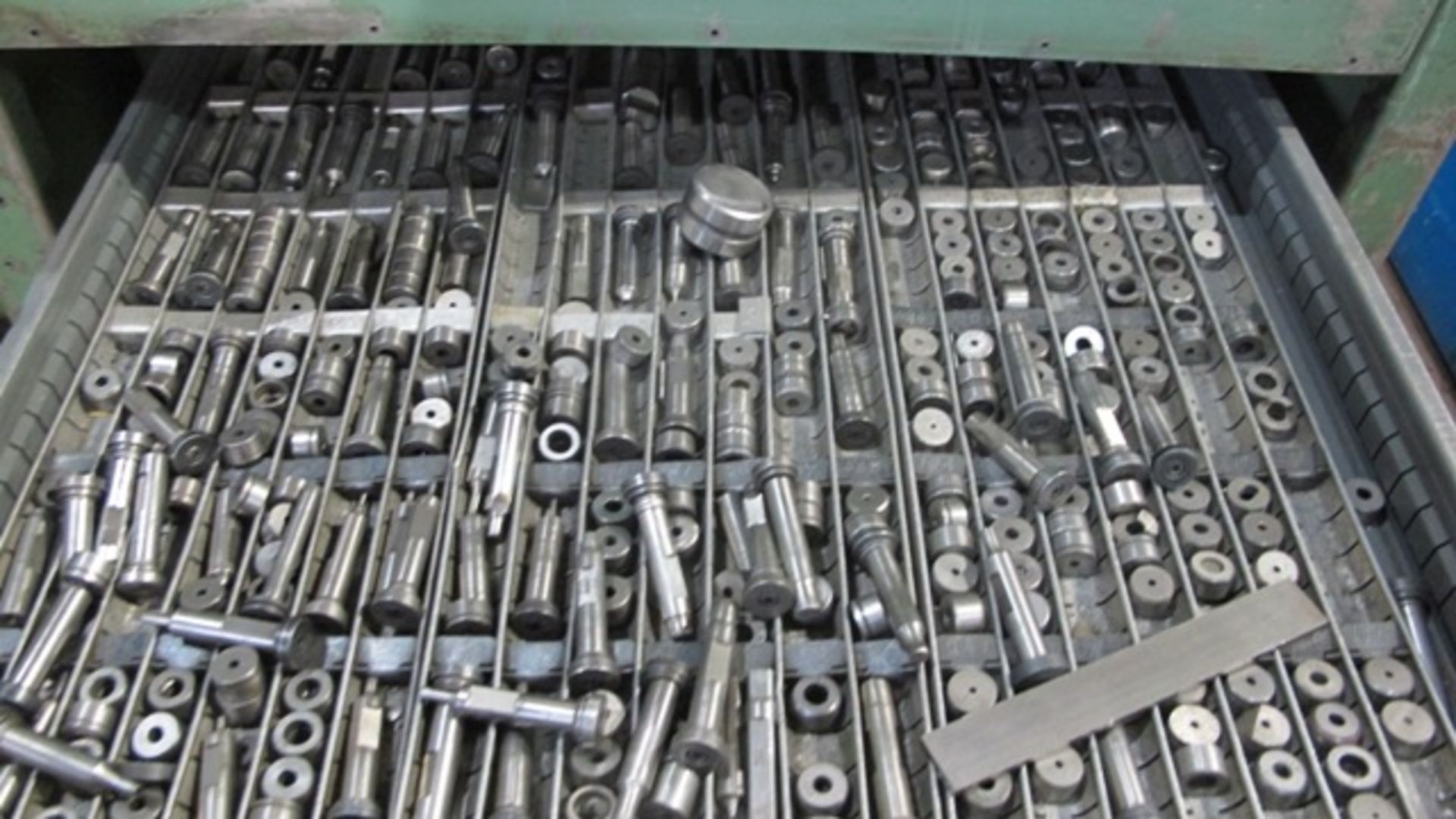 CONTENTS OF 90 DRAWERS OF PUNCH DIES TOOLING - Image 3 of 8