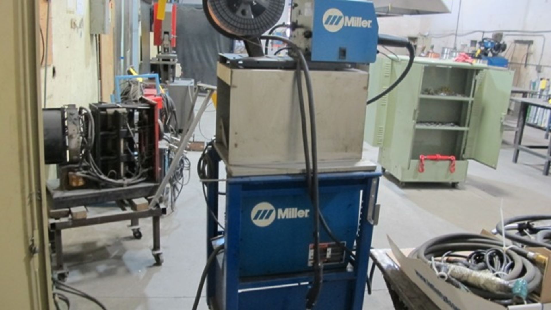 MILLER XMT 304CC/CW WELDER W/MILLER 22A FEEDER - Image 3 of 3