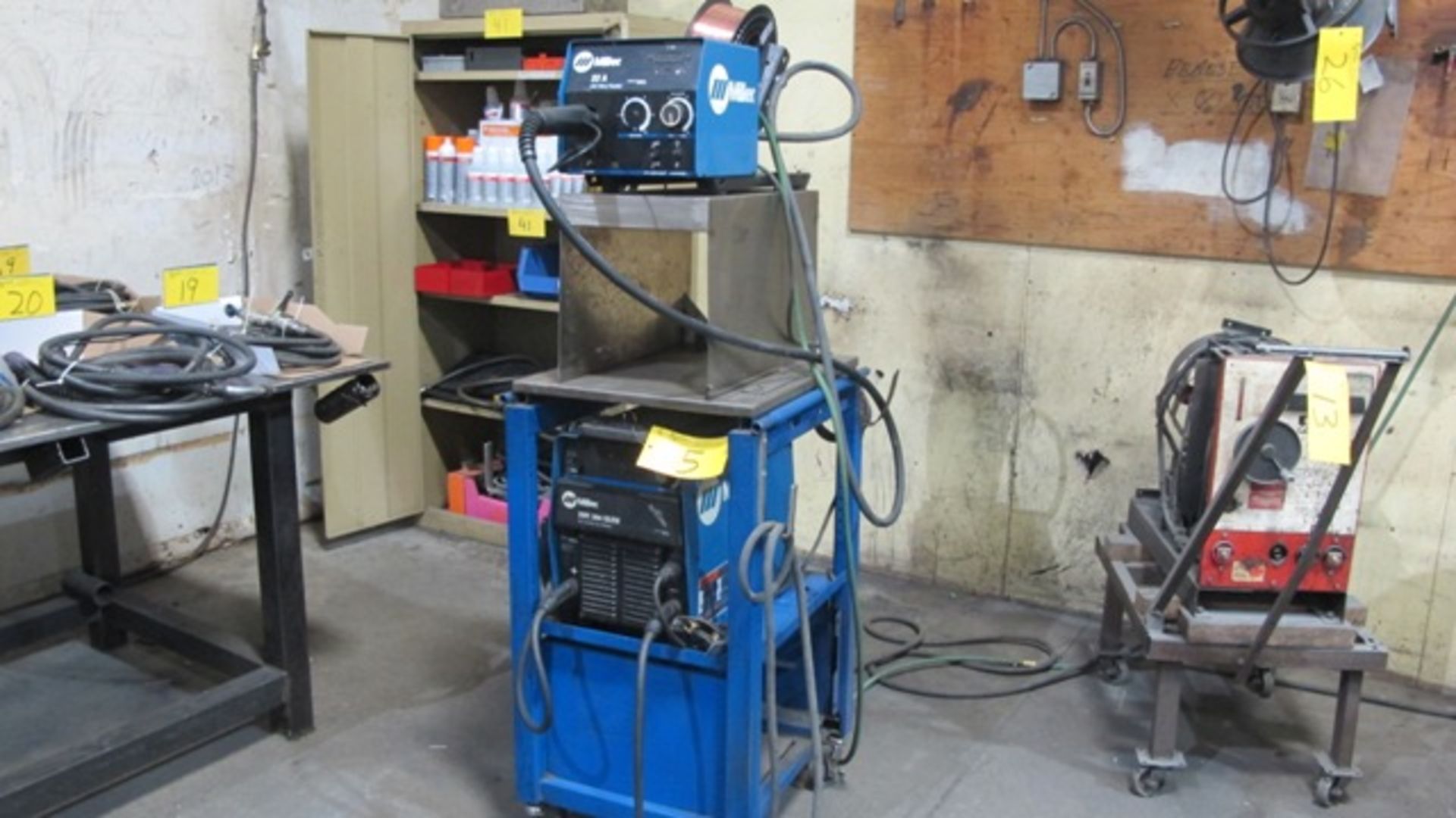 MILLER XMT 304CC/CW WELDER W/MILLER 22A FEEDER