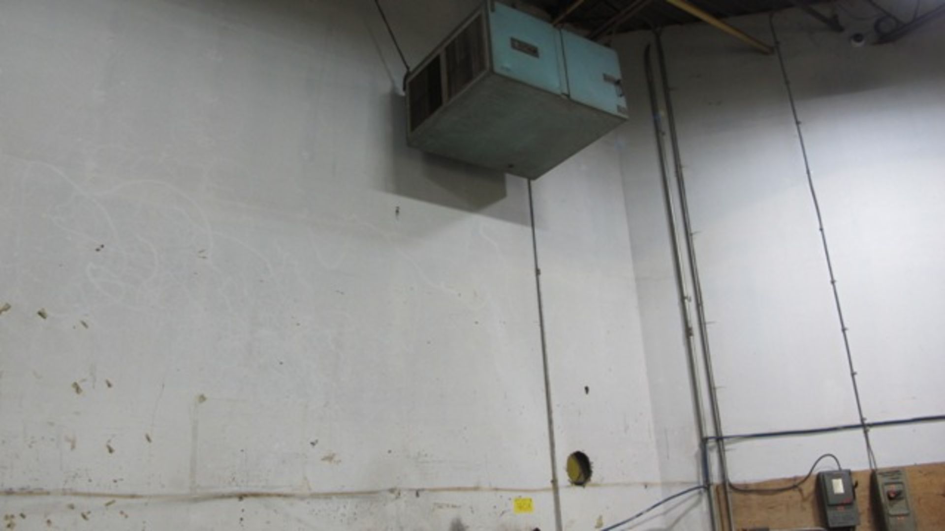2 HANGING ELECTRIC AIR FILTERS