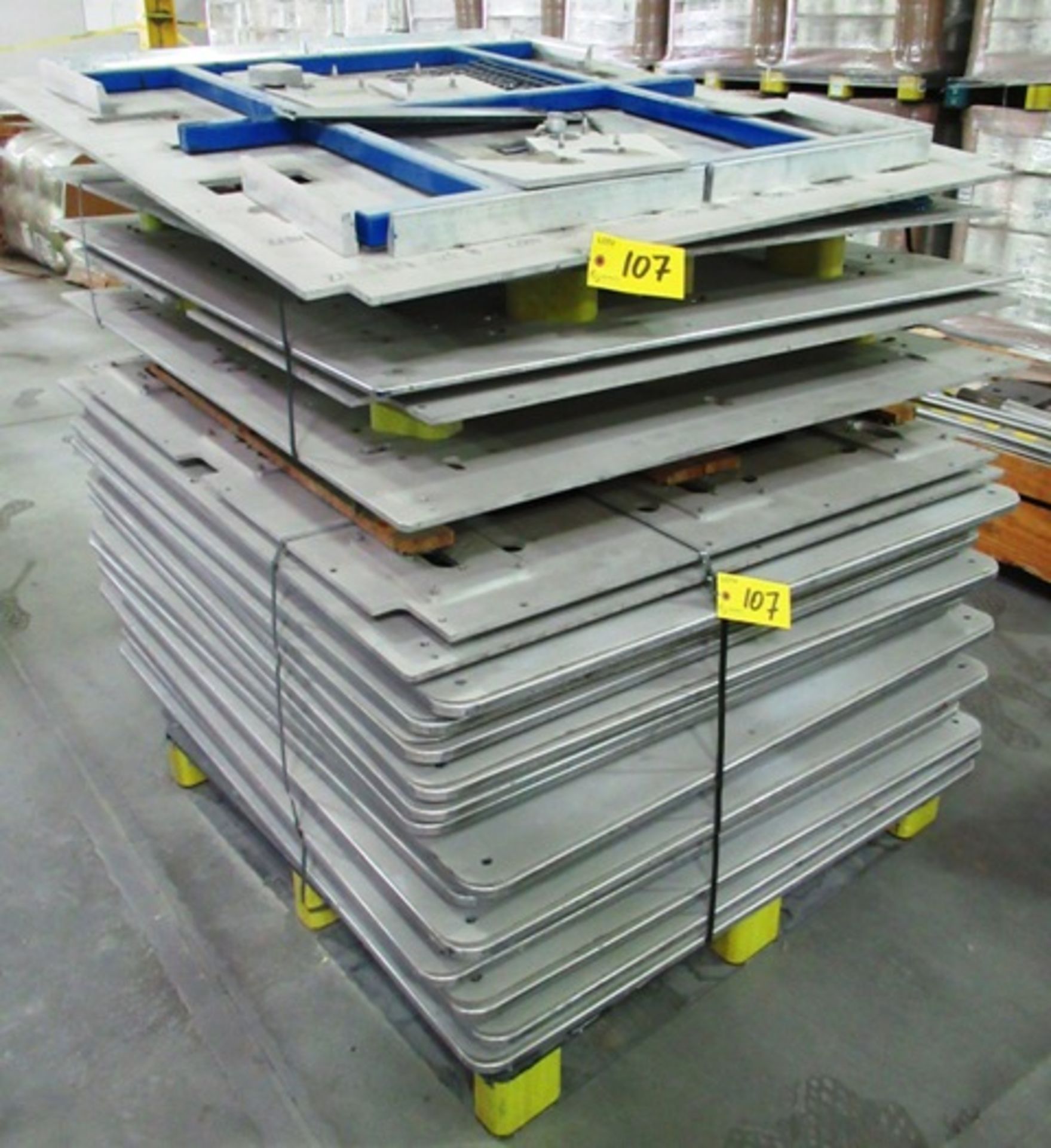 PALLET OF 4' X 4' ALUMINIUM SHEETS