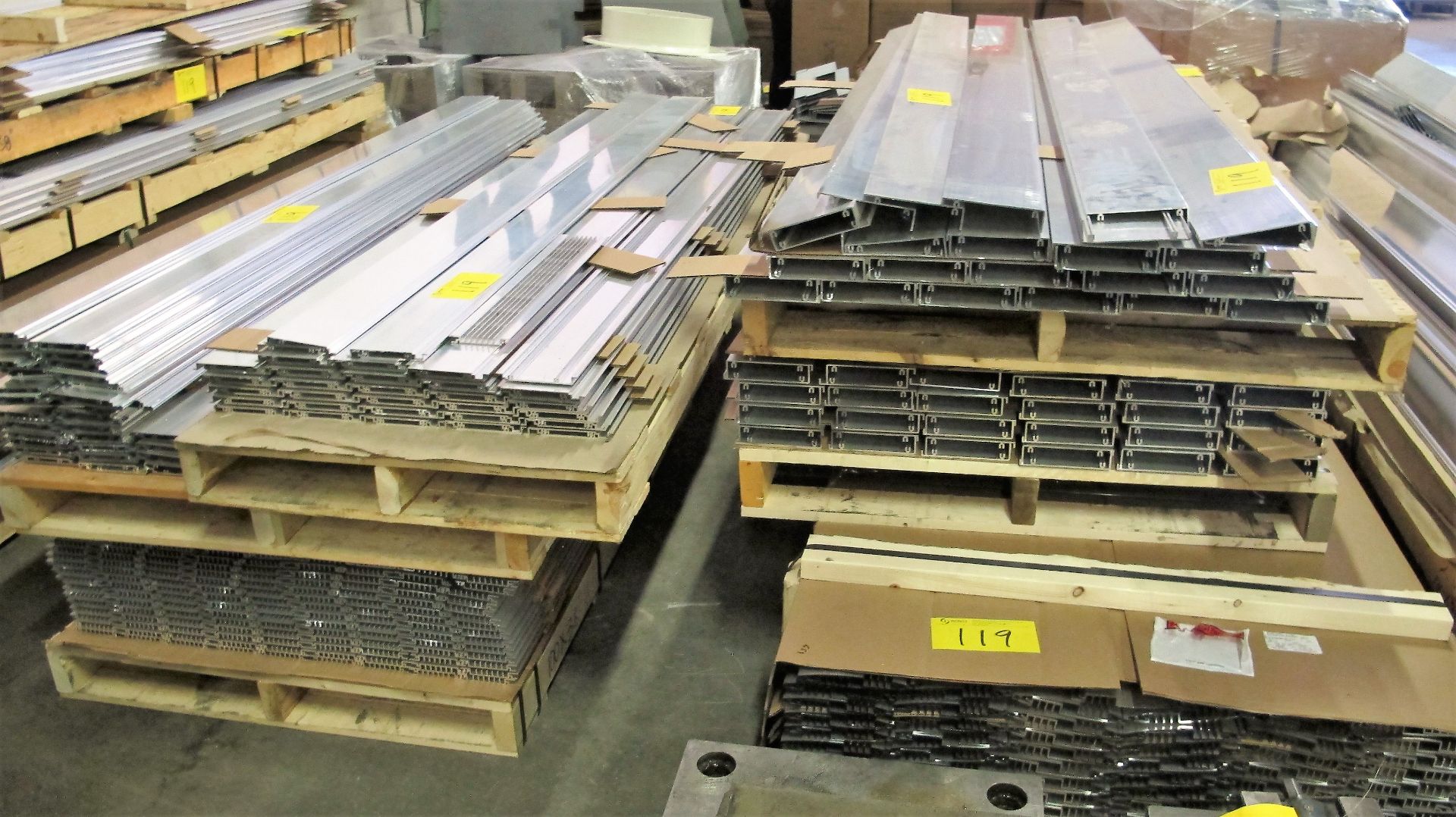 LARGE QTY OF ASST. ALUMINUM EXTRUSIONS, UP TO 8' LENGTH (APPROX. 12,500LBS) - Image 4 of 8
