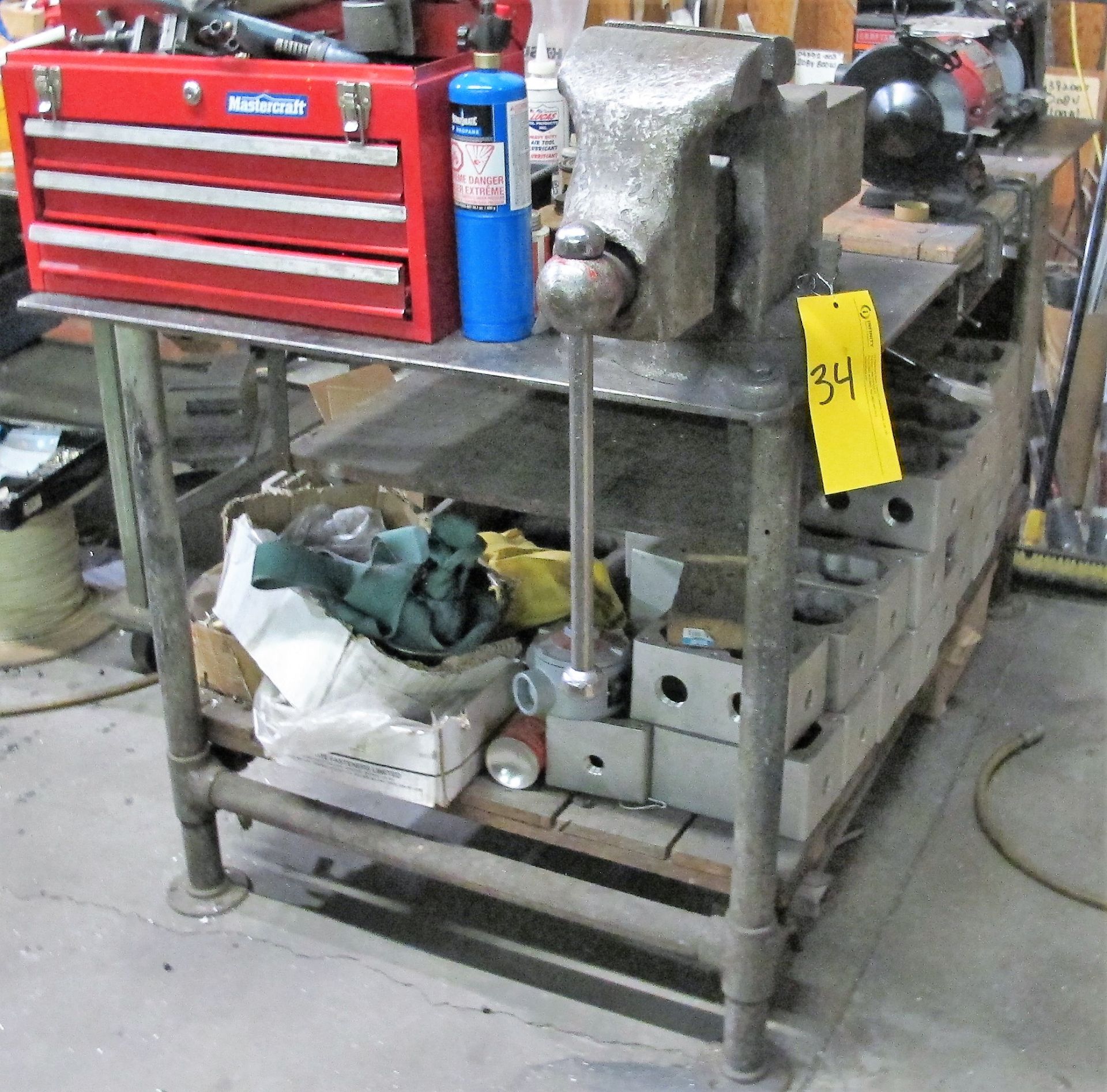 APPROX. 5'L X 3'W X 1/4" THICK STEEL WELDING TABLE W/ 6" MACHINE VISE (NO CONTENTS)