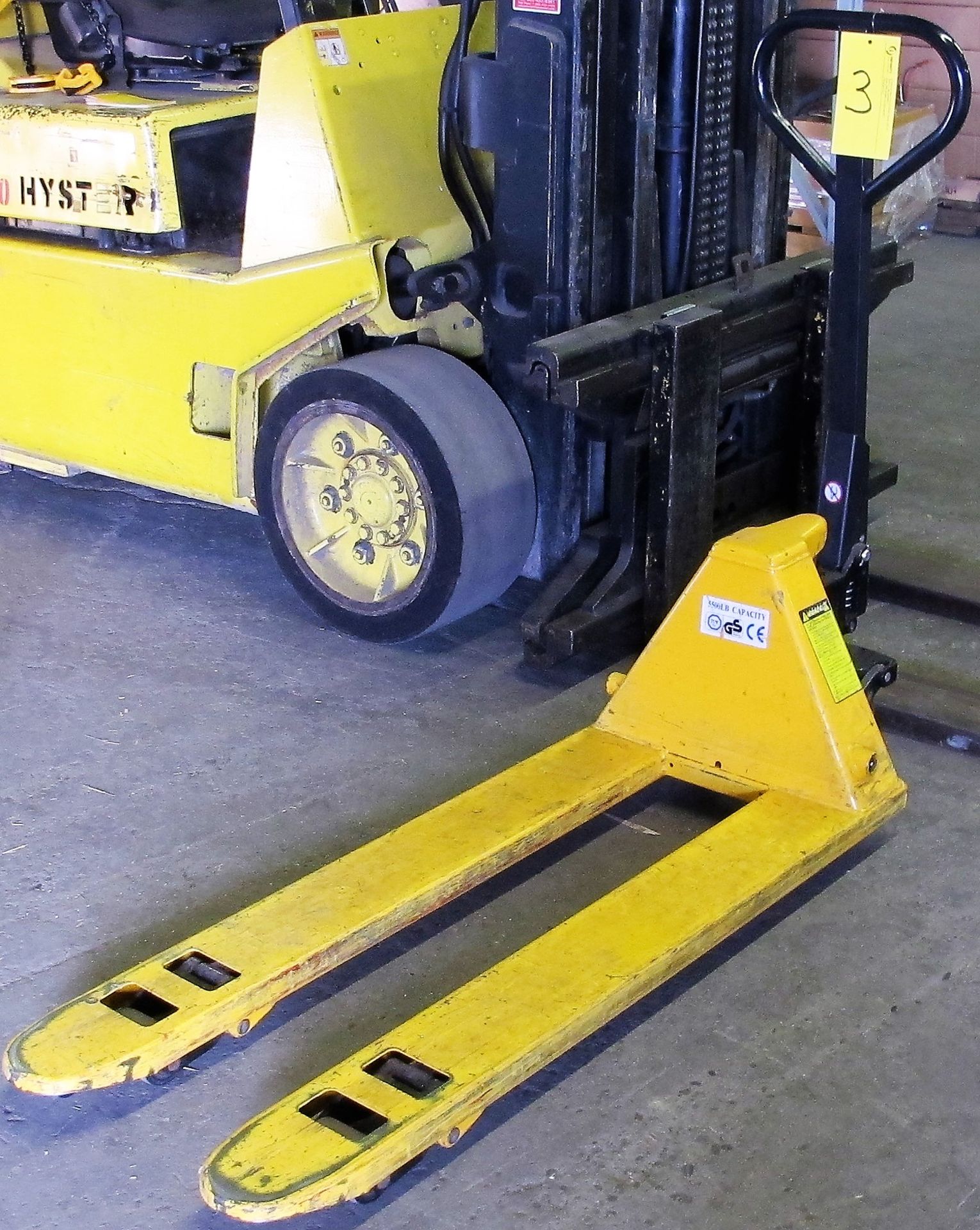 U-LINE H-1193 PALLET JACK, 5,500LB CAP., 4'L FORKS