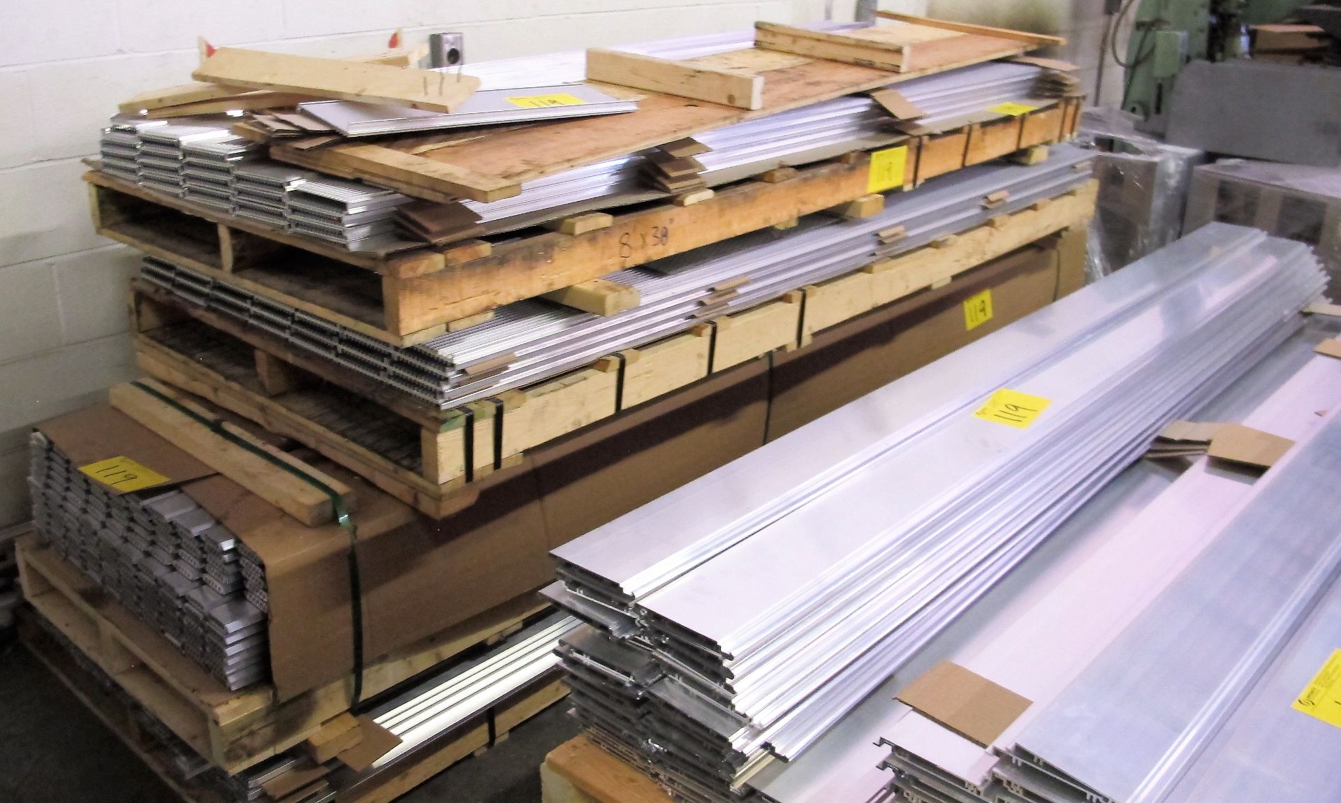 LARGE QTY OF ASST. ALUMINUM EXTRUSIONS, UP TO 8' LENGTH (APPROX. 12,500LBS) - Image 5 of 8