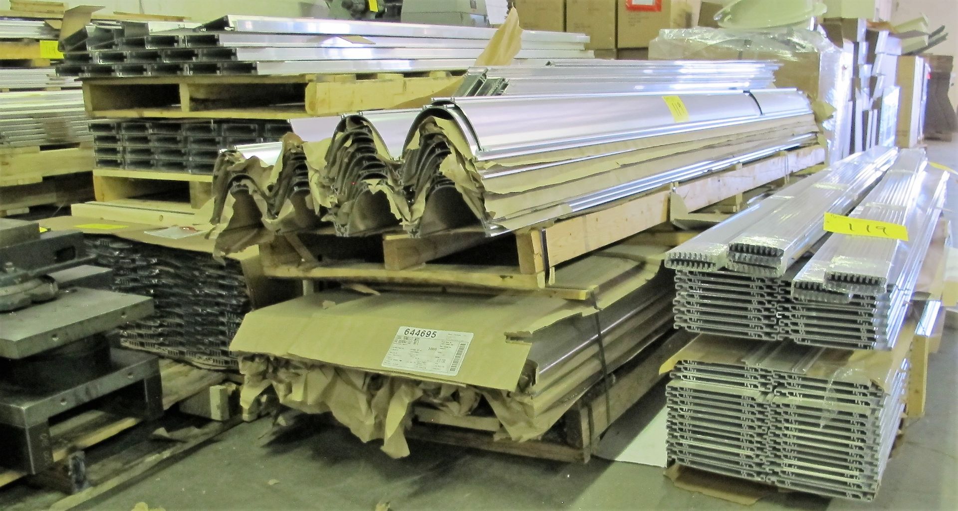 LARGE QTY OF ASST. ALUMINUM EXTRUSIONS, UP TO 8' LENGTH (APPROX. 12,500LBS) - Image 3 of 8