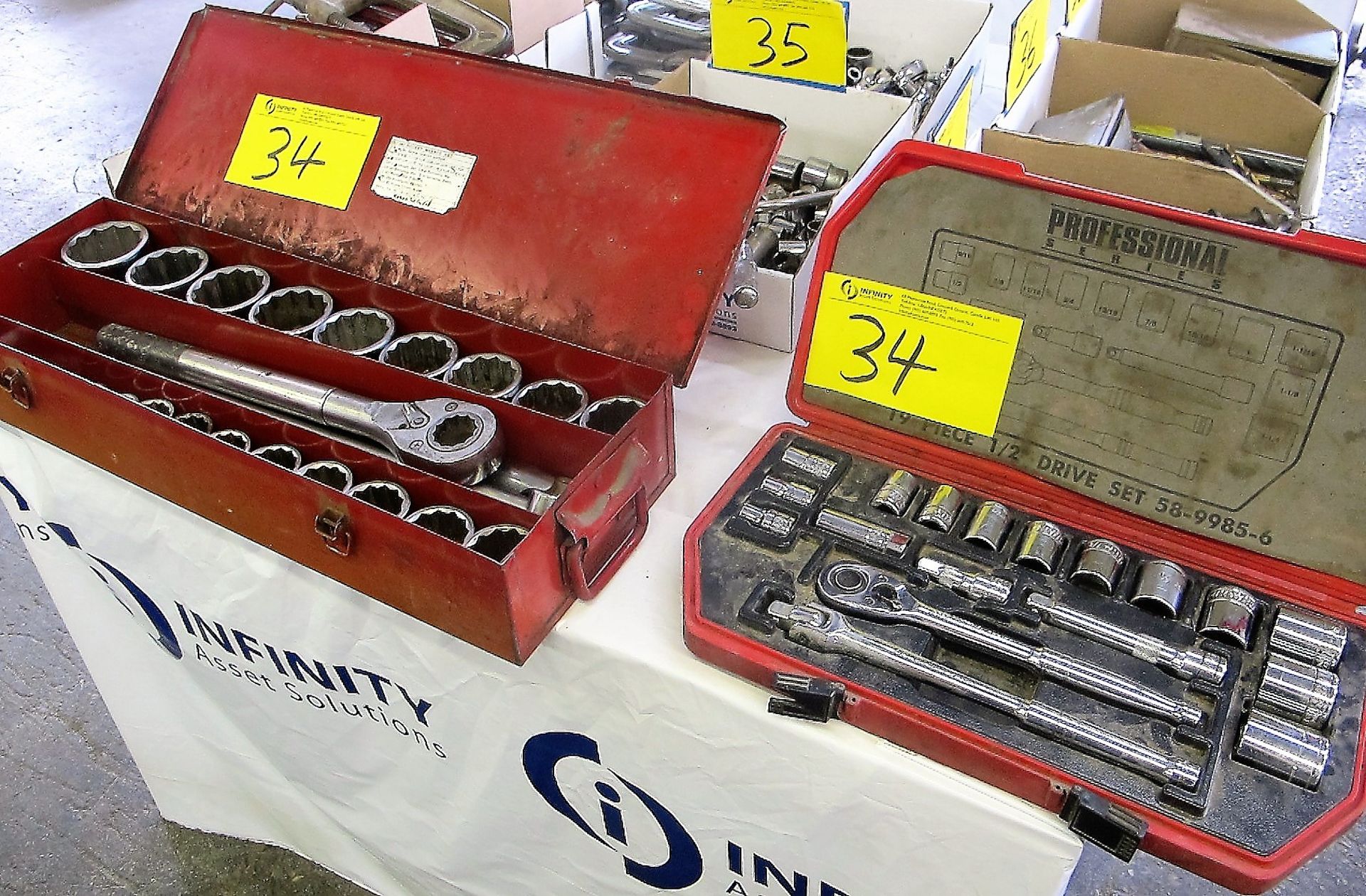 2 SOCKET WRENCH SETS