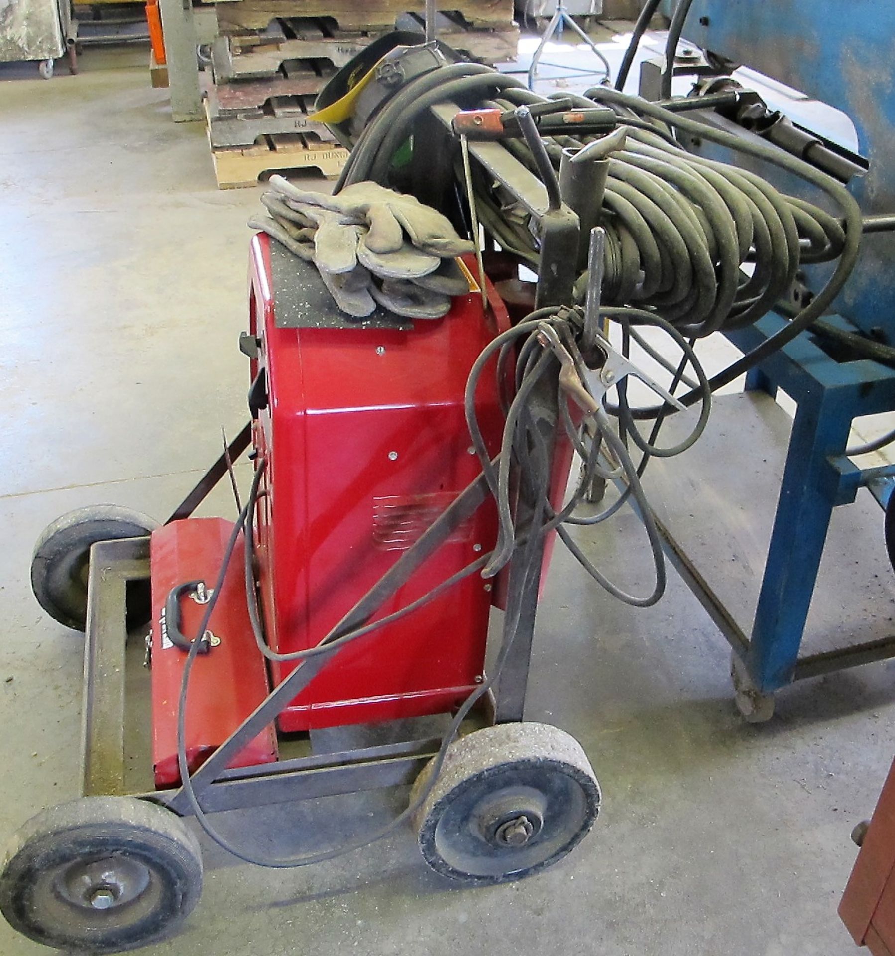 LINCOLN ELECTRIC AC/DC ARC WELDER - Image 3 of 3