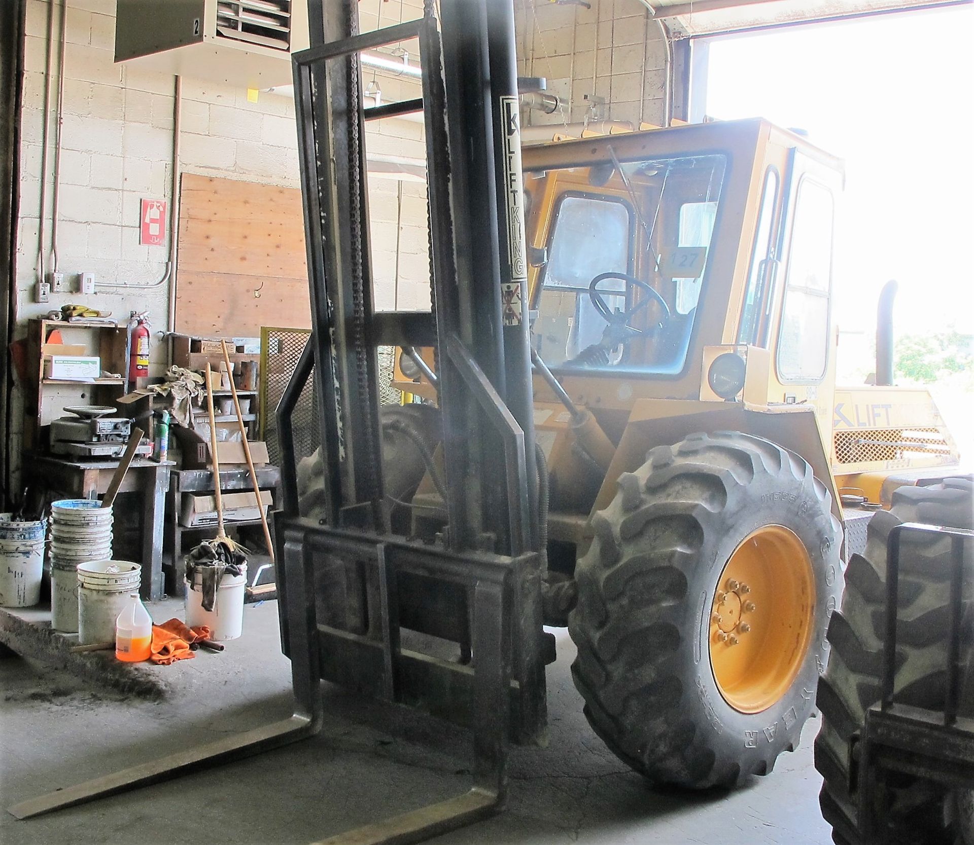 1998 LIFT KING LK8M42 DIESEL FORKLIFT W/8000 LB CAP, 14' MAX LIFT, SIDE SHIFT, CASCADING FORKS, 4