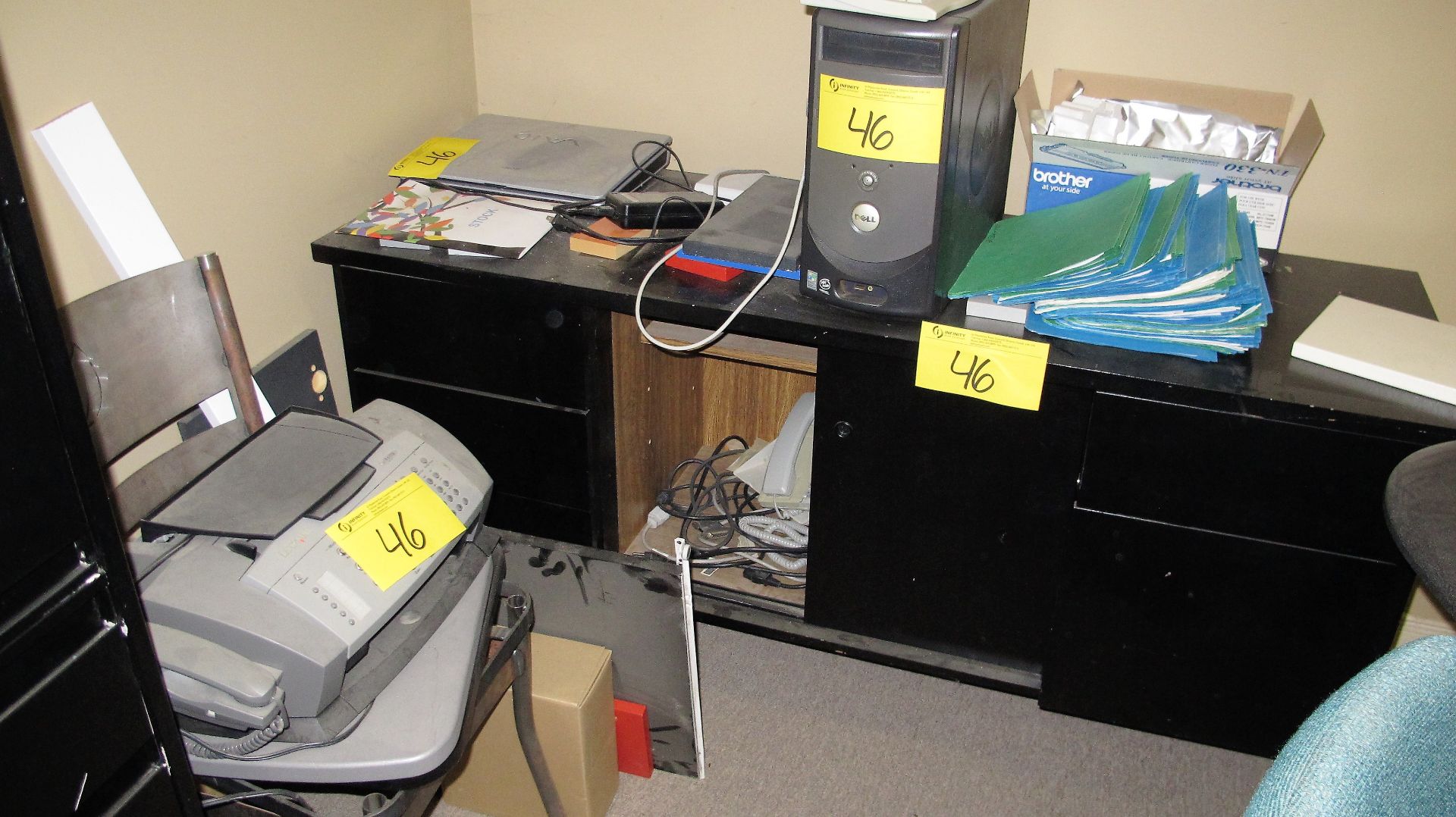 LOOSE CONTENTS OF OFFICE INCLUDING DESKS, CHAIR, CABINETS, DIVIDER, COFFEE TABLE, FILE CABINET, - Image 4 of 5