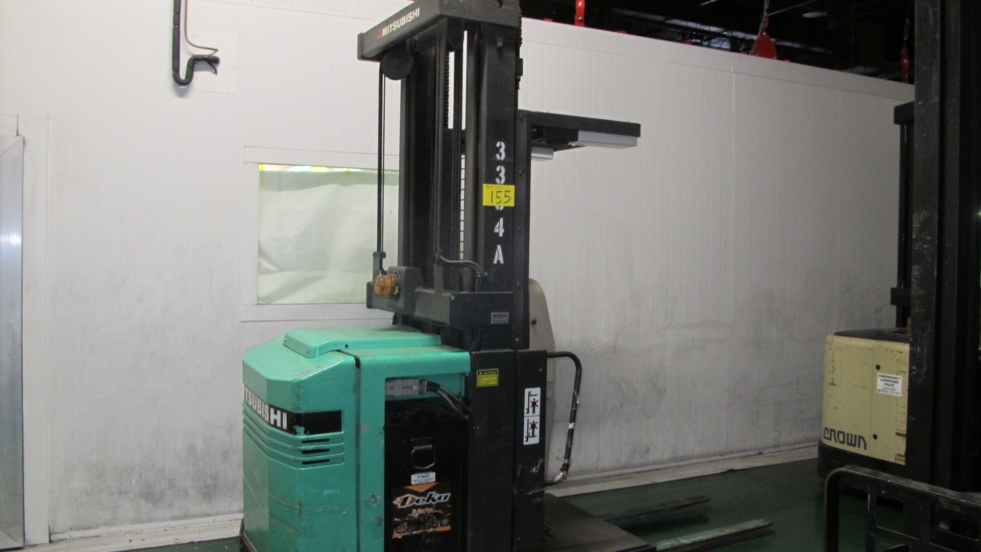 MITSUBISHI EOP ELECTRIC ORDER PICKER, 3000 LB CAP, 240" MAX LIFT, 24V, S/N E0P241176, 8' 11"H