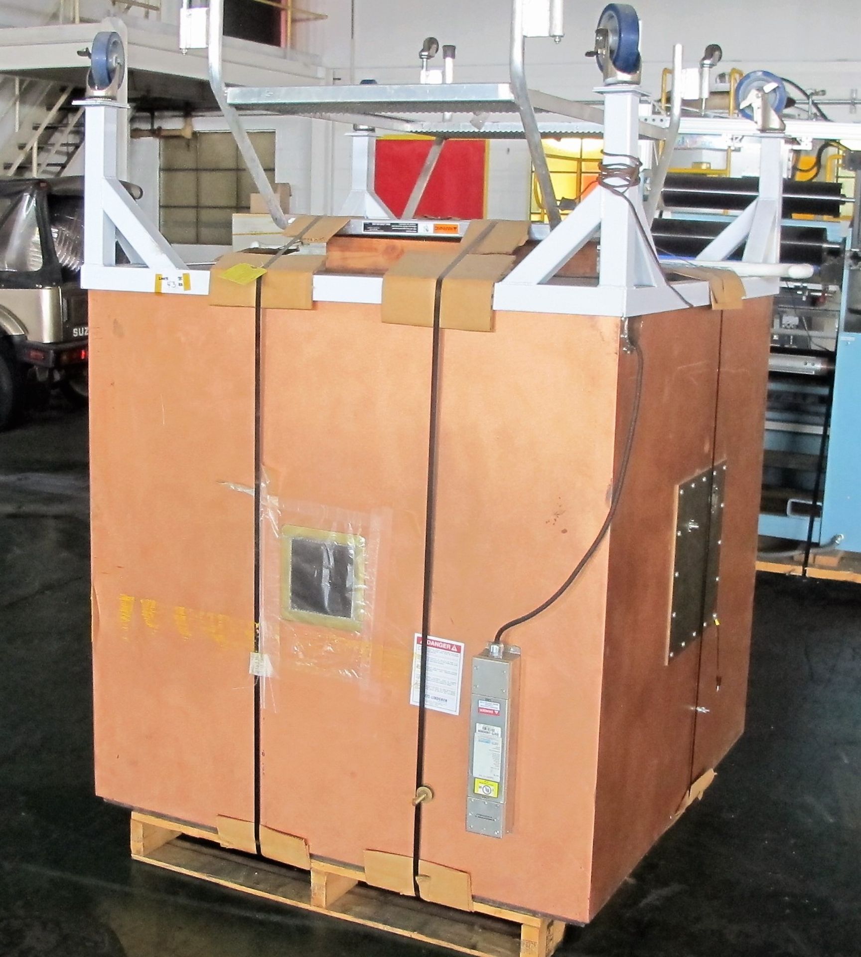 ETS LINDGREN T/T OVEN, S/N 31636 4' x 4' x 4' ENCLOSURE ON A WHEELED STAND - Image 2 of 2