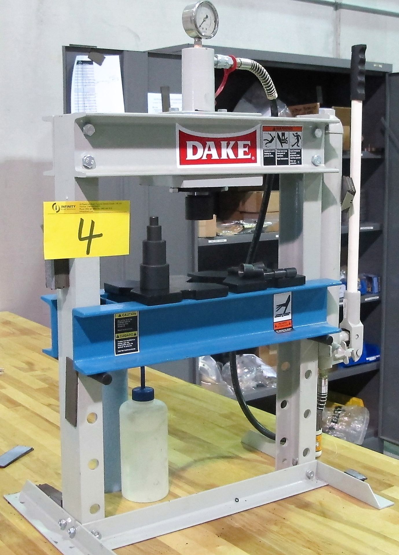 DAKE SHOP PRESS W/MANUAL HYDRAULIC PUMP, BENCH TOP