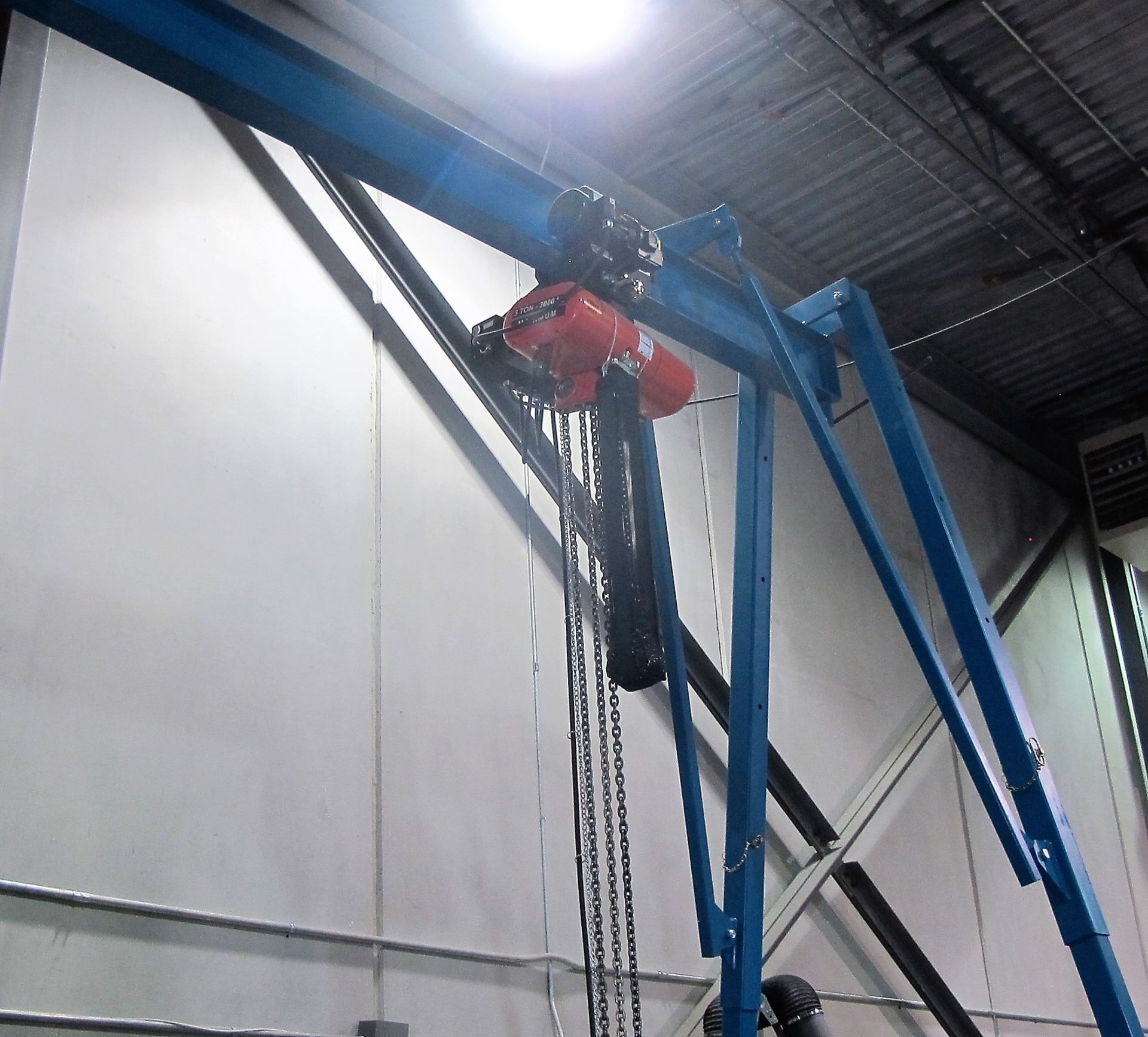 PORTABLE/ADJUSTABLE GANTRY, 3 TON CAP W/CM ELECTRIC HOIST - Image 2 of 5