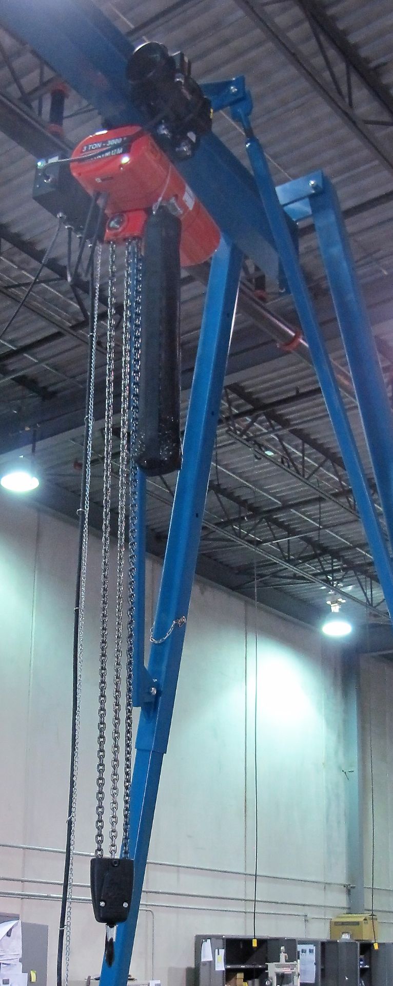 PORTABLE/ADJUSTABLE GANTRY, 3 TON CAP W/CM ELECTRIC HOIST - Image 5 of 5