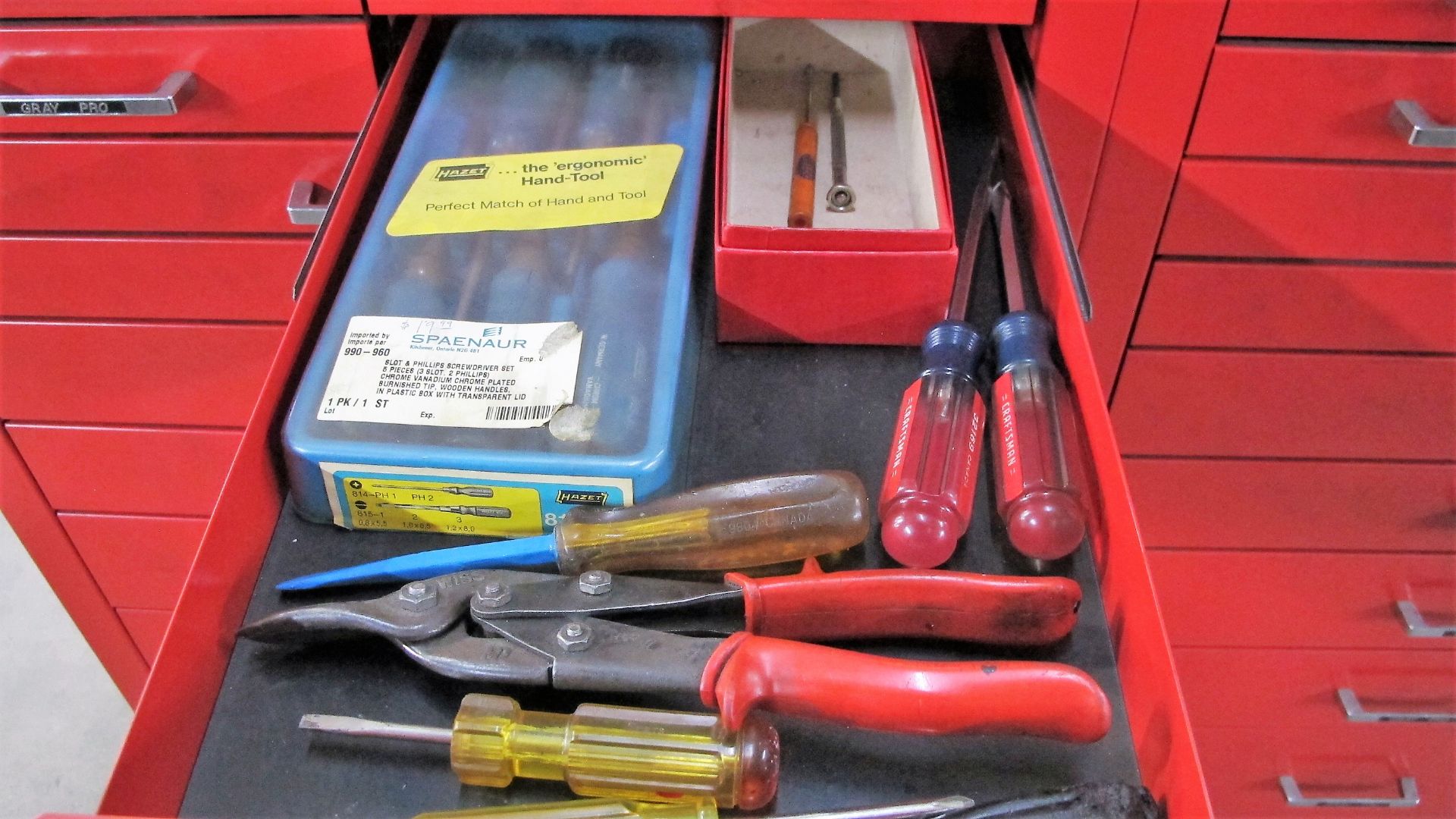 GRAY TOOLS TOOLCHEST/BOX W/ (35) DRAWERS OF TOOLS AND DIE COMPONENTS - Image 15 of 20