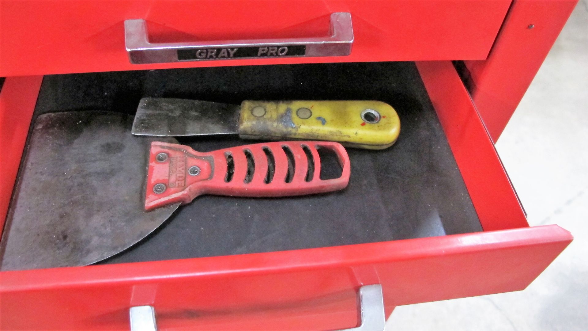 GRAY TOOLS TOOLCHEST/BOX W/ (35) DRAWERS OF TOOLS AND DIE COMPONENTS - Image 4 of 20