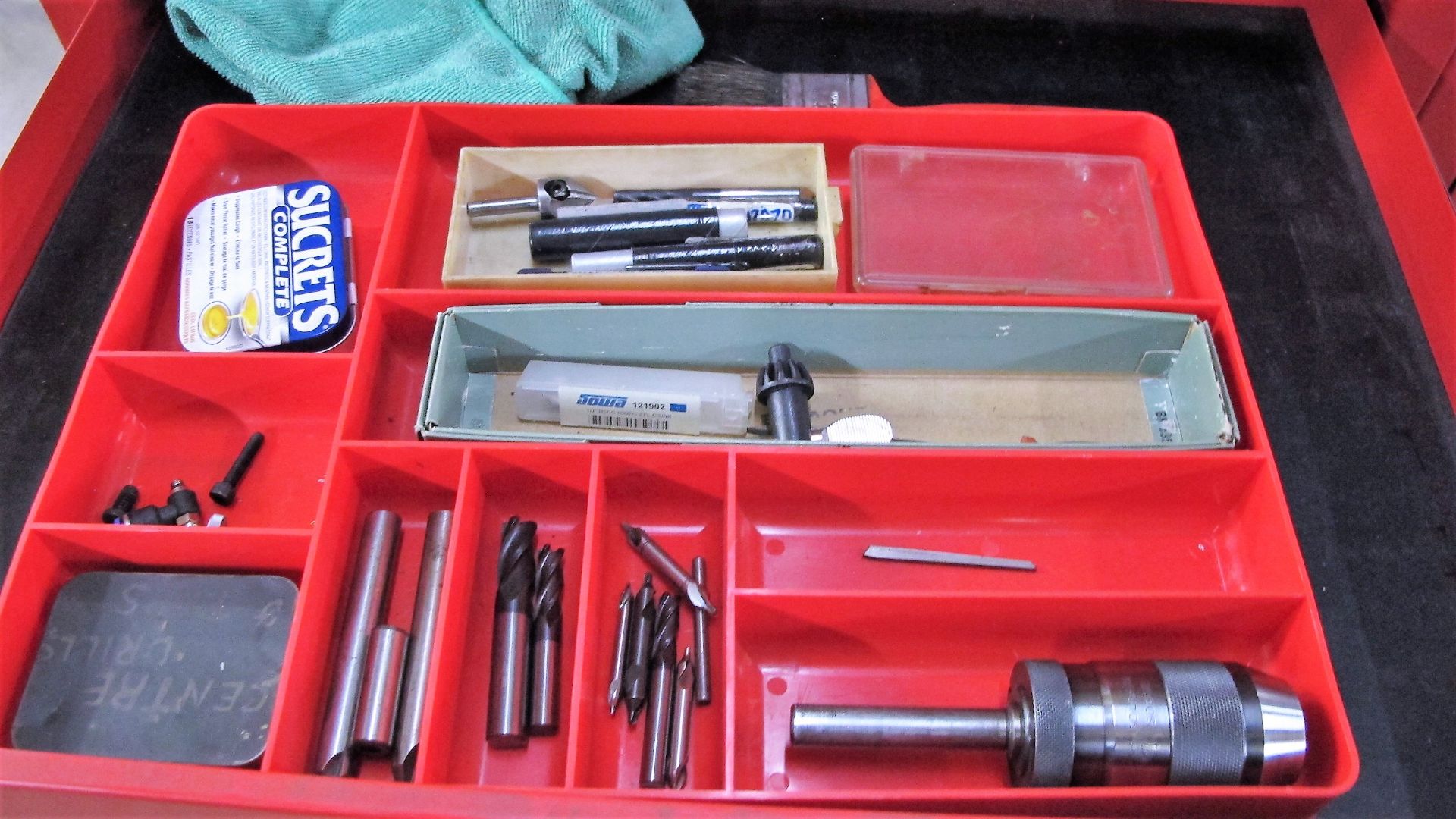 GRAY TOOLS TOOLCHEST/BOX W/ (35) DRAWERS OF TOOLS AND DIE COMPONENTS - Image 16 of 20