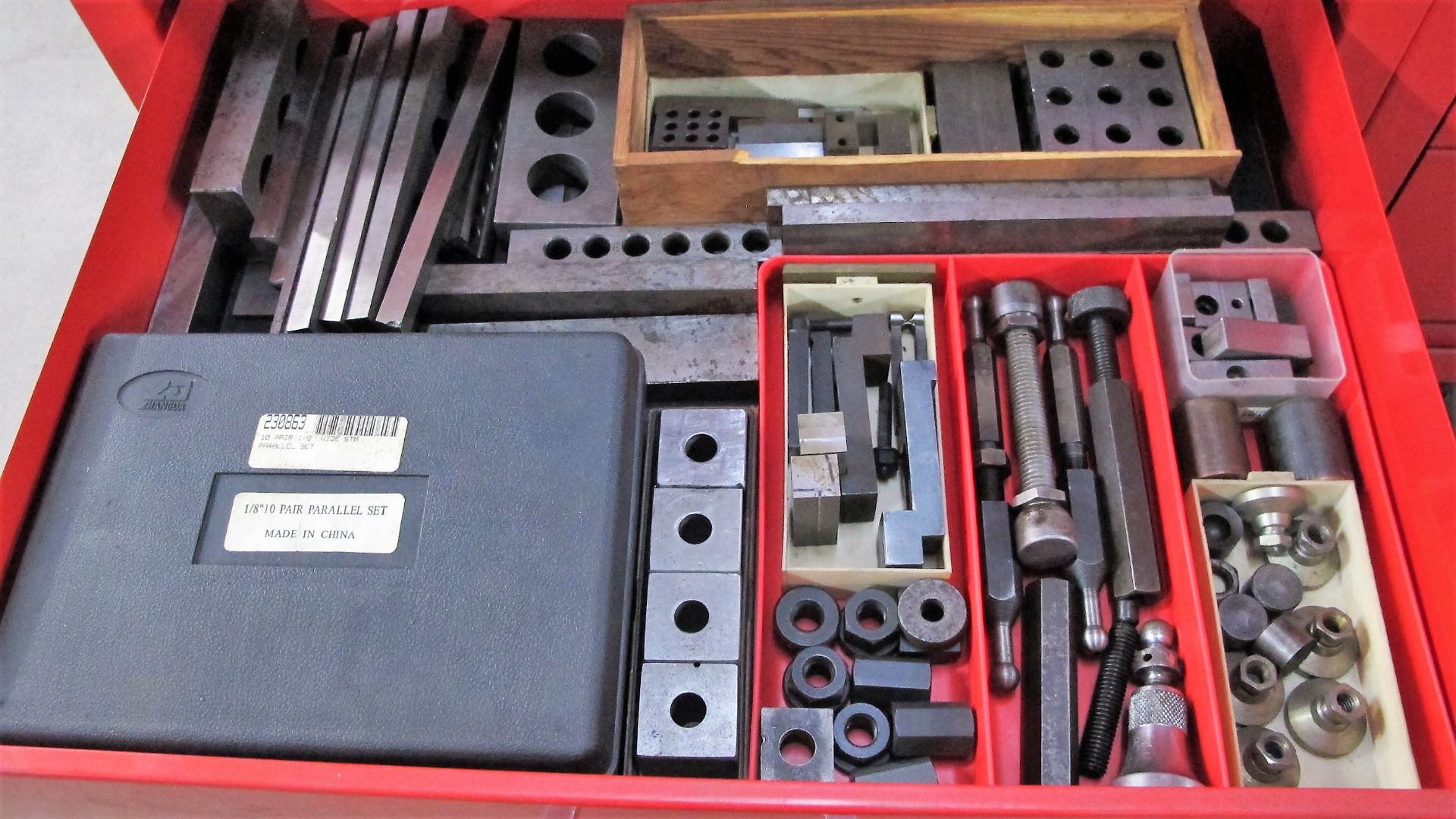 GRAY TOOLS TOOLCHEST/BOX W/ (35) DRAWERS OF TOOLS AND DIE COMPONENTS - Image 19 of 20