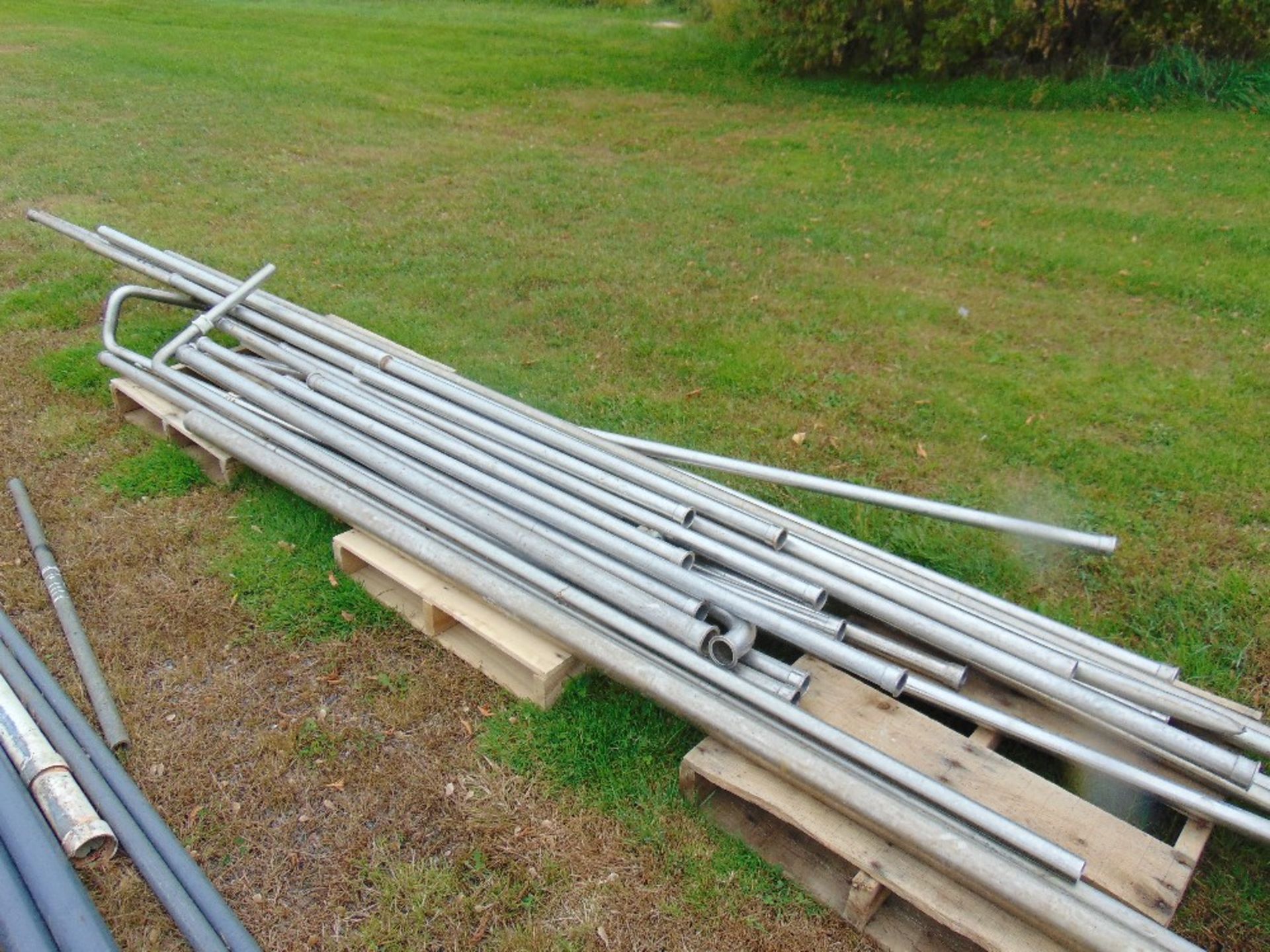 Lot of Longer Length Pieces of S/S Tubing (On Pallet Outside)