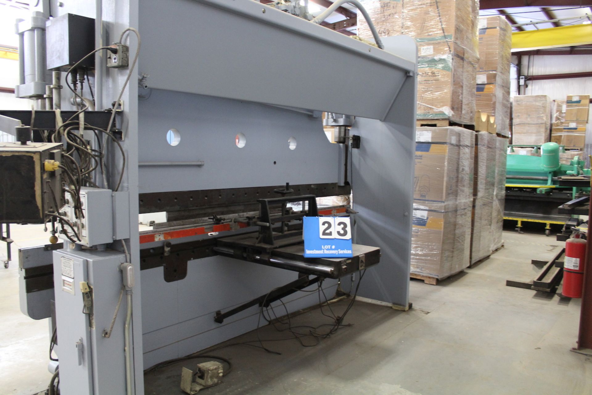 CINCINNATTI 135CB PRESS BRAKE, BACKGAUE, DRC CONTROLLER, 135T X 12', 8" MAX CAP - Image 2 of 2