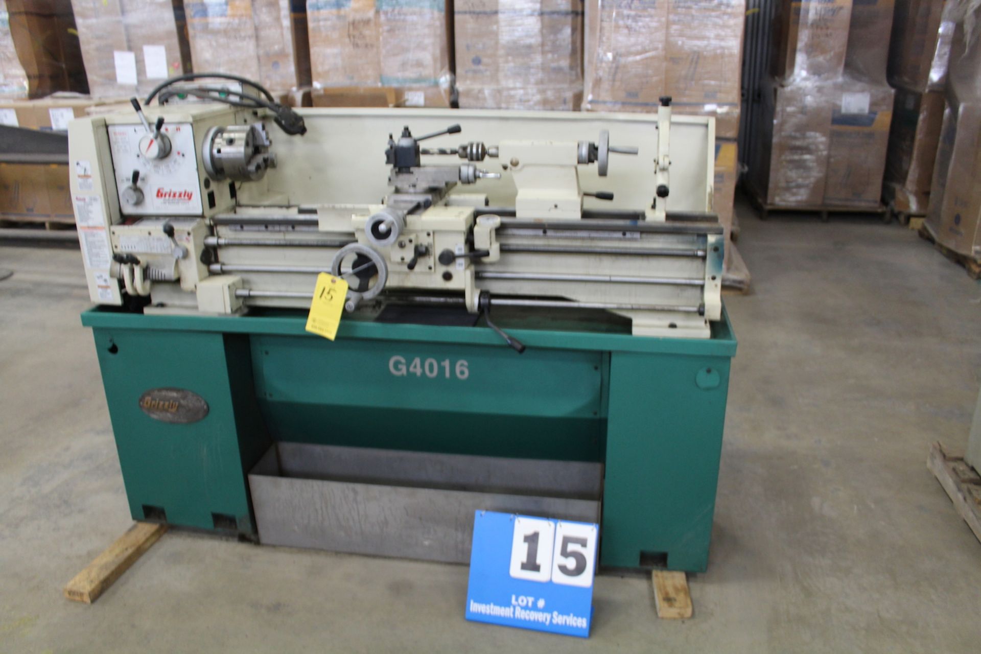 GRIZZLY ENGINE LATHE, MDL:G4016, 1/2" SPINDLE BORE, 55" BED, 6" 3 JAW CHUCK, TOOL POST, TAILSTOCK,