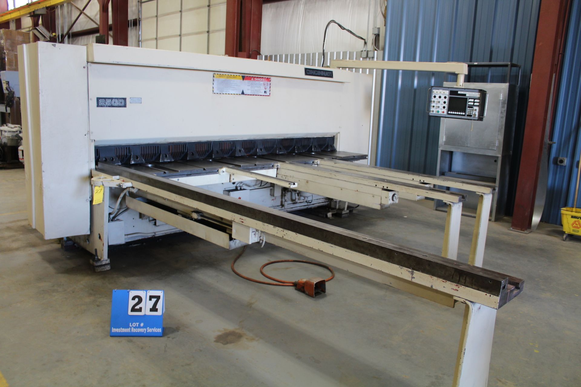 CINCINNATTI 2500 SHEAR, W/ CNC BACKSTOP, 2500 X 10', 1/4" MILD STEEL, W/ CINCINNATTI DIGITAL