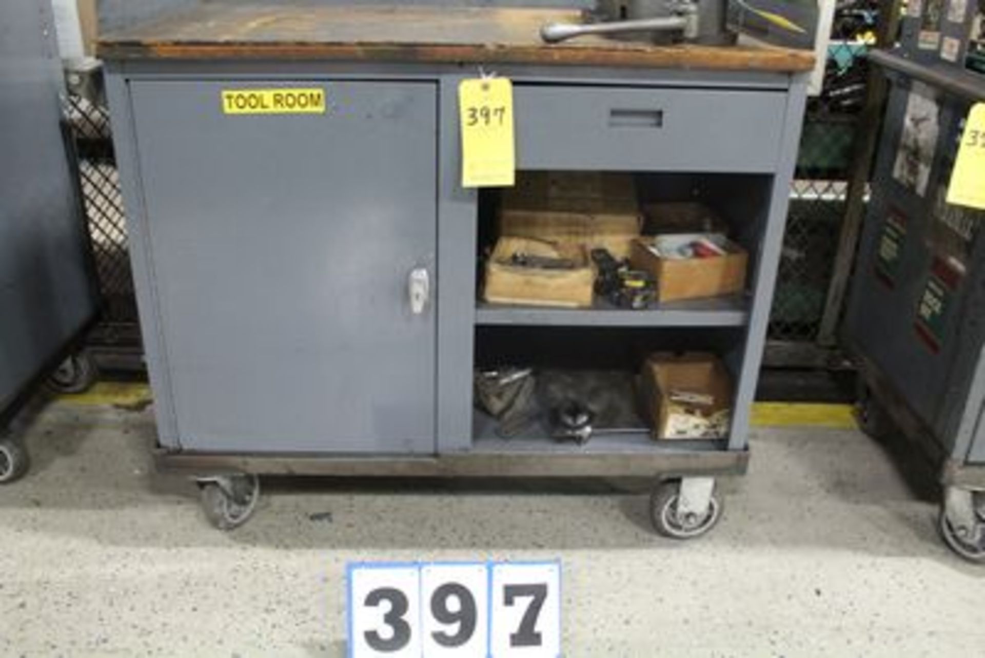 STEEL SHOP CART, 24" X 42" ON CASTERS W/ CONT