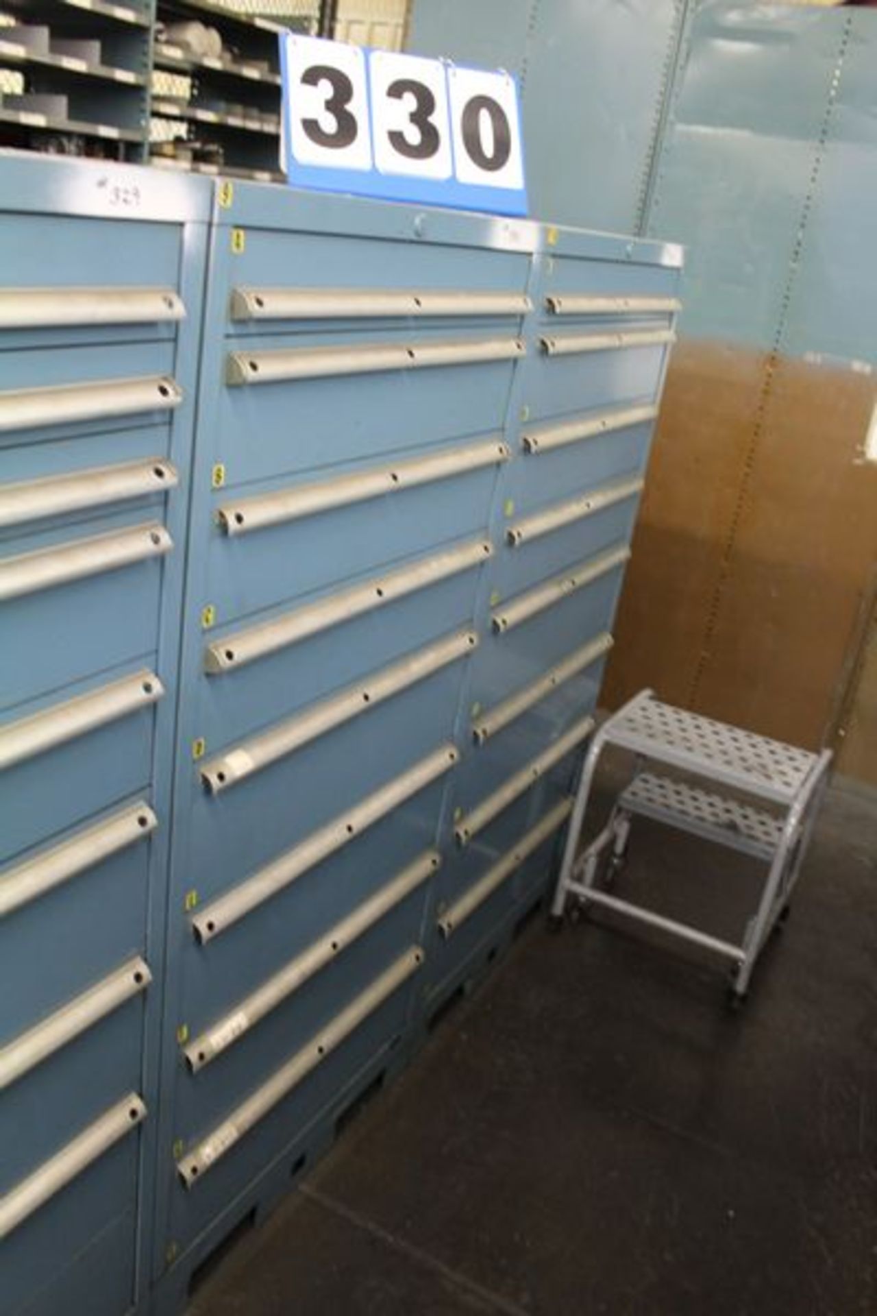 8 DRAWER TOOL CABINET W/ CONT