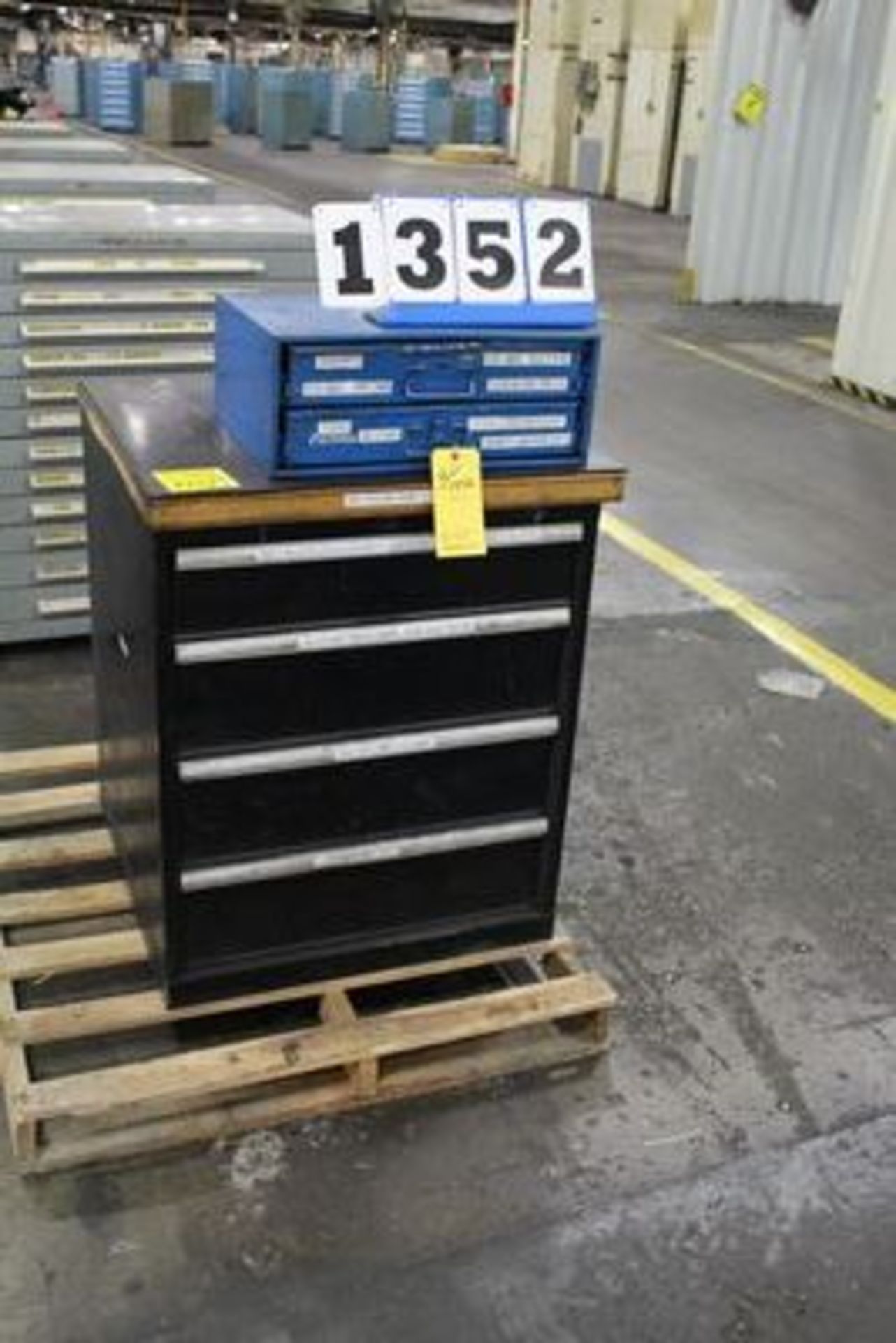4 DRAWER TOOL CABINETS W/ PARTS CABINET