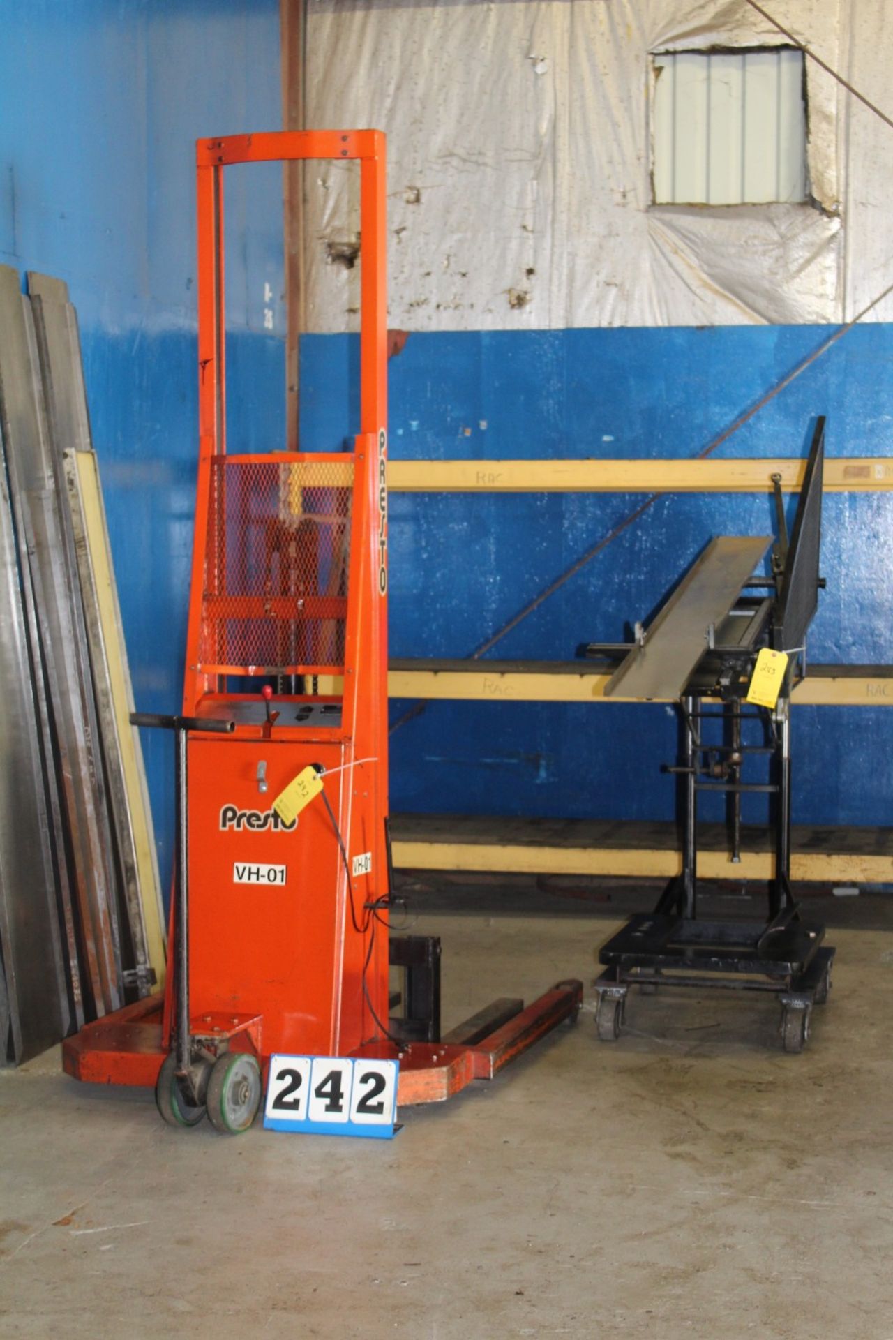 PRESTO ELEC STANDUP FORKLIFT MDL: PS286, 2,000 LB CAP