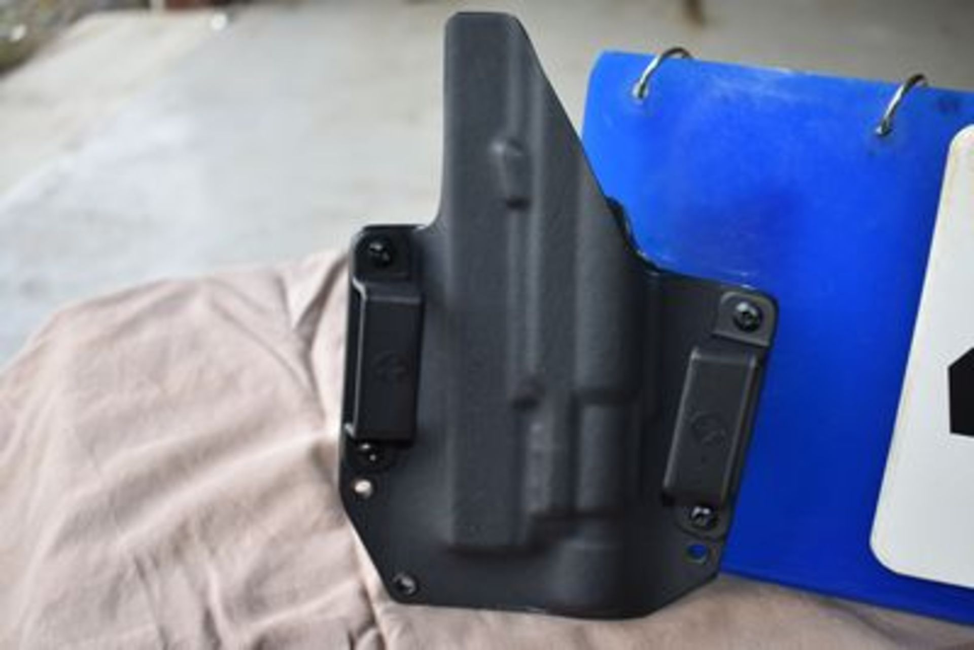 GLOCK 17 BLACK HOLSTER - Image 2 of 2